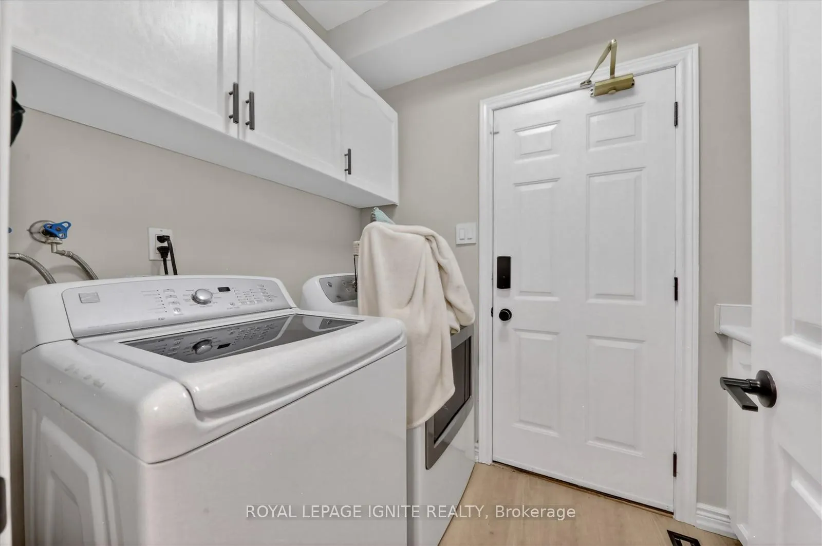 Photo 21 of 885 Baylawn Drive, Pickering, Liverpool — HOMEH