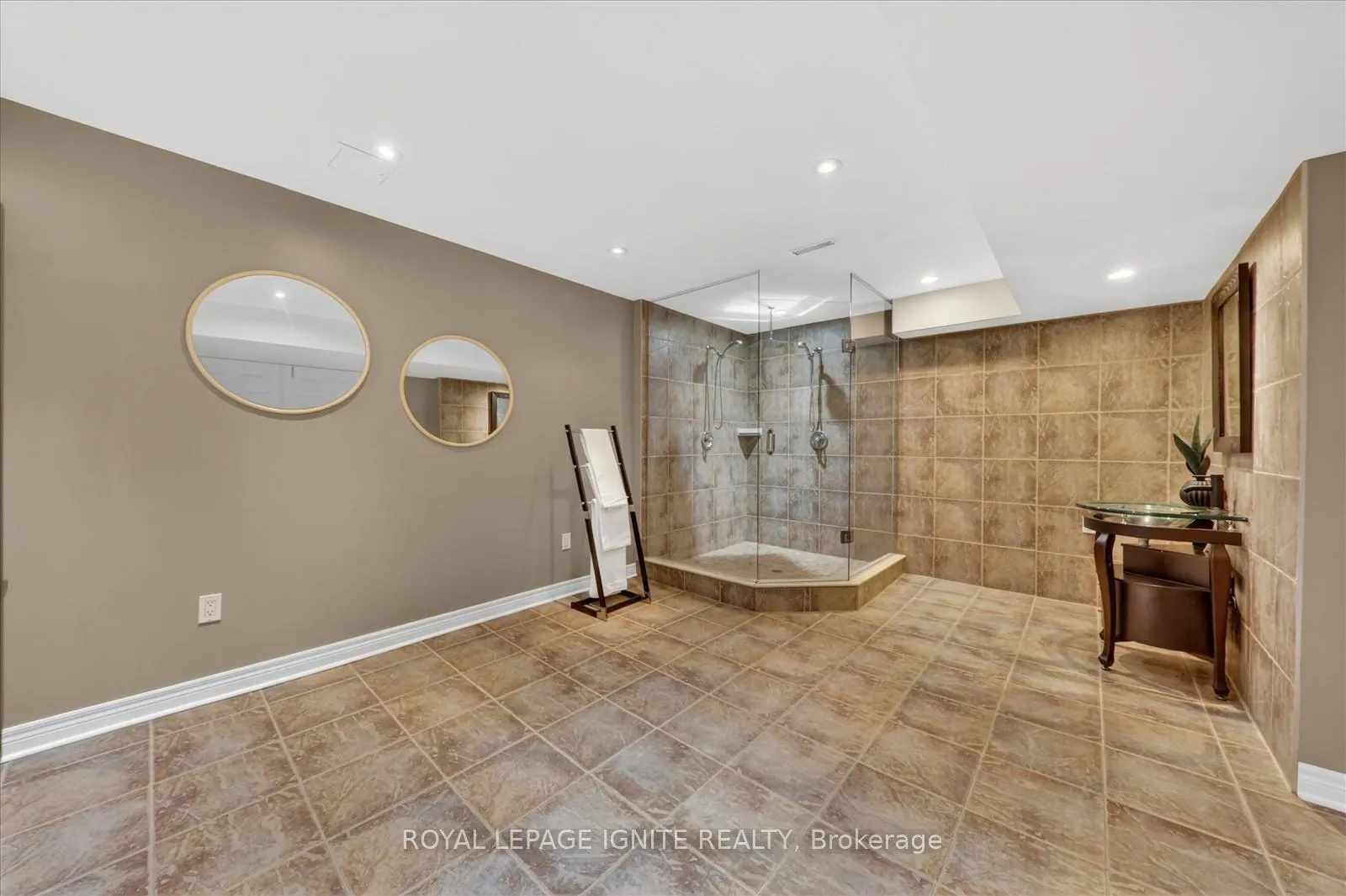 Photo 37 of 885 Baylawn Drive, Pickering, Liverpool — HOMEH