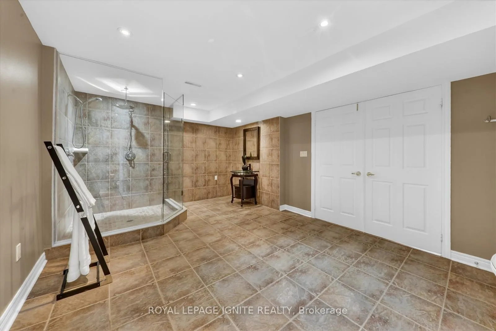 Photo 38 of 885 Baylawn Drive, Pickering, Liverpool — HOMEH