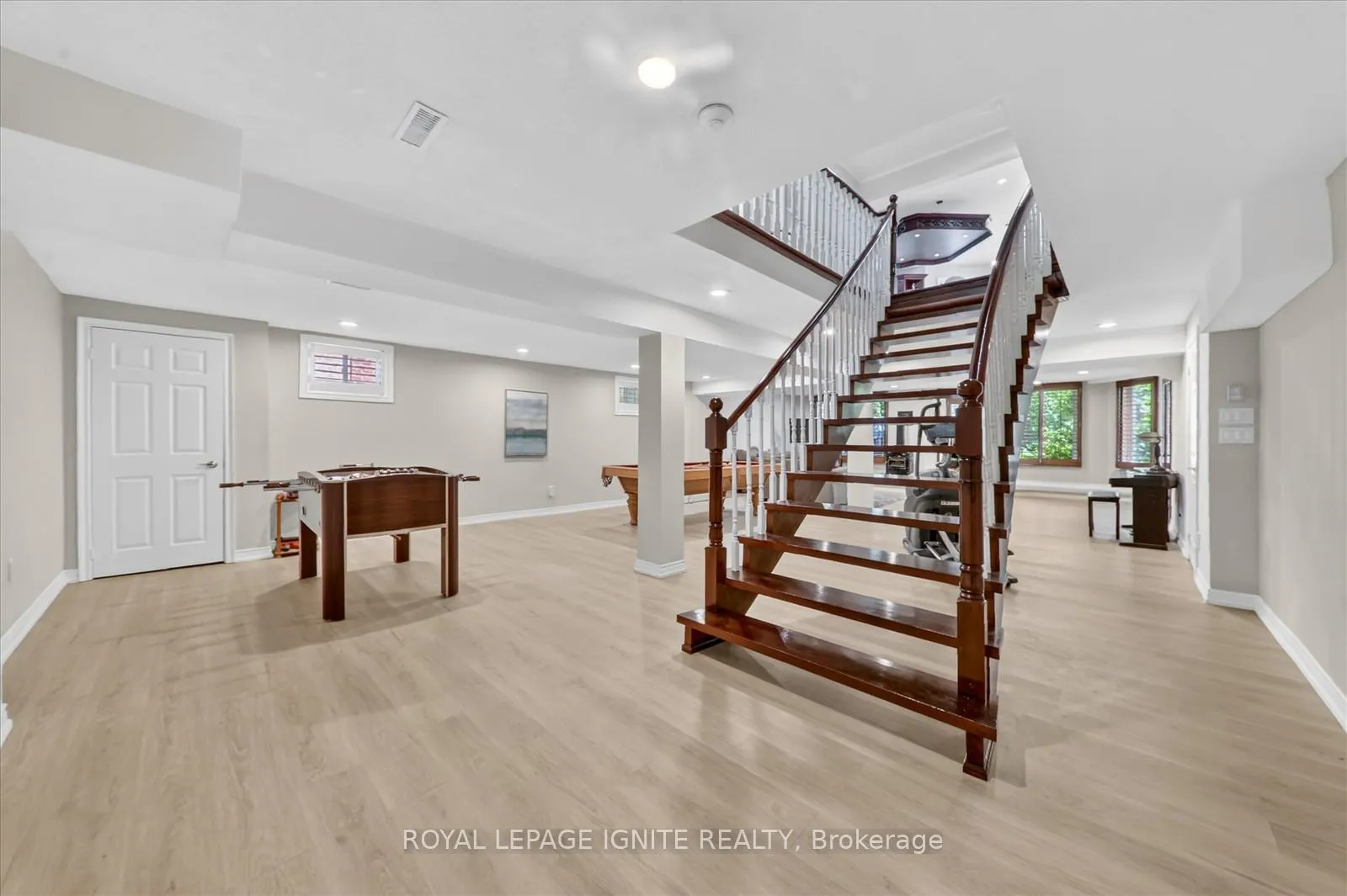 Photo 40 of 885 Baylawn Drive, Pickering, Liverpool — HOMEH