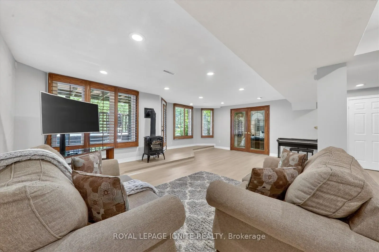 Photo 41 of 885 Baylawn Drive, Pickering, Liverpool — HOMEH