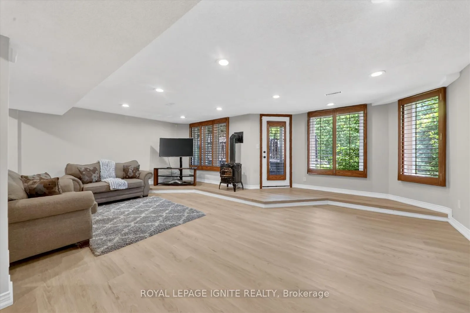 Photo 42 of 885 Baylawn Drive, Pickering, Liverpool — HOMEH