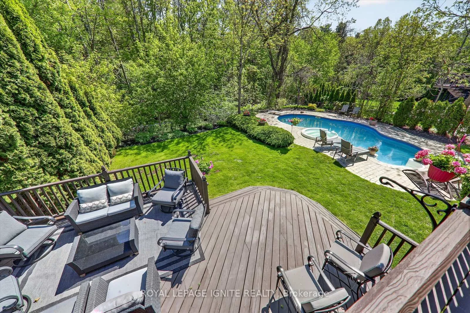Photo 48 of 885 Baylawn Drive, Pickering, Liverpool — HOMEH