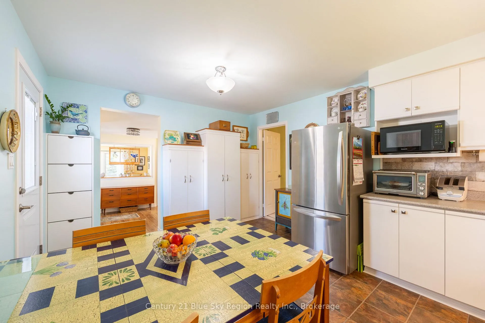Photo 4 of 777 Douglas Street, North Bay, Central — HOMEH