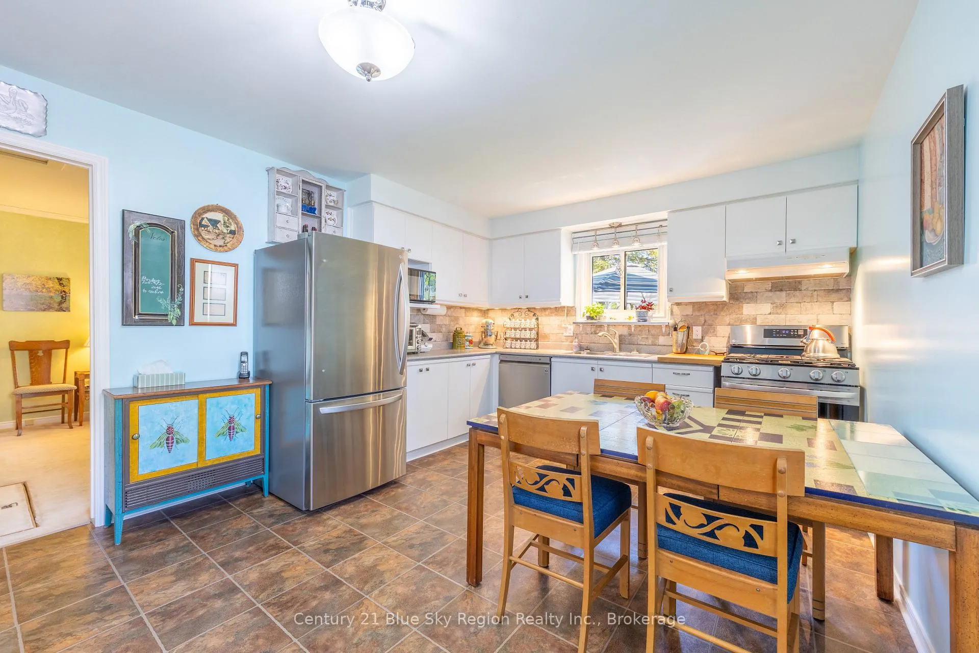Photo 5 of 777 Douglas Street, North Bay, Central — HOMEH
