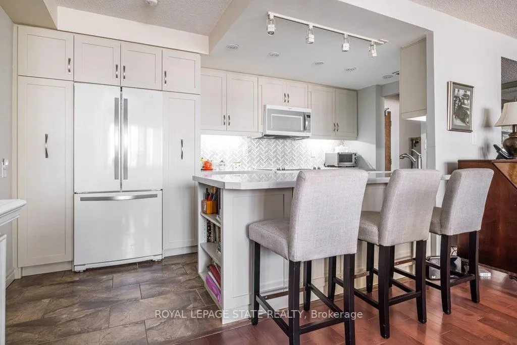 Photo 7 of Unit 701, 120 Duke Street, Hamilton, Durand — HOMEH