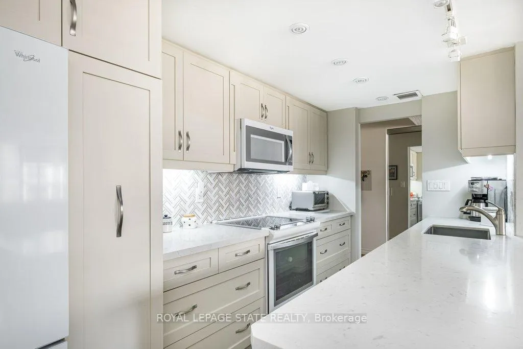 Photo 8 of Unit 701, 120 Duke Street, Hamilton, Durand — HOMEH