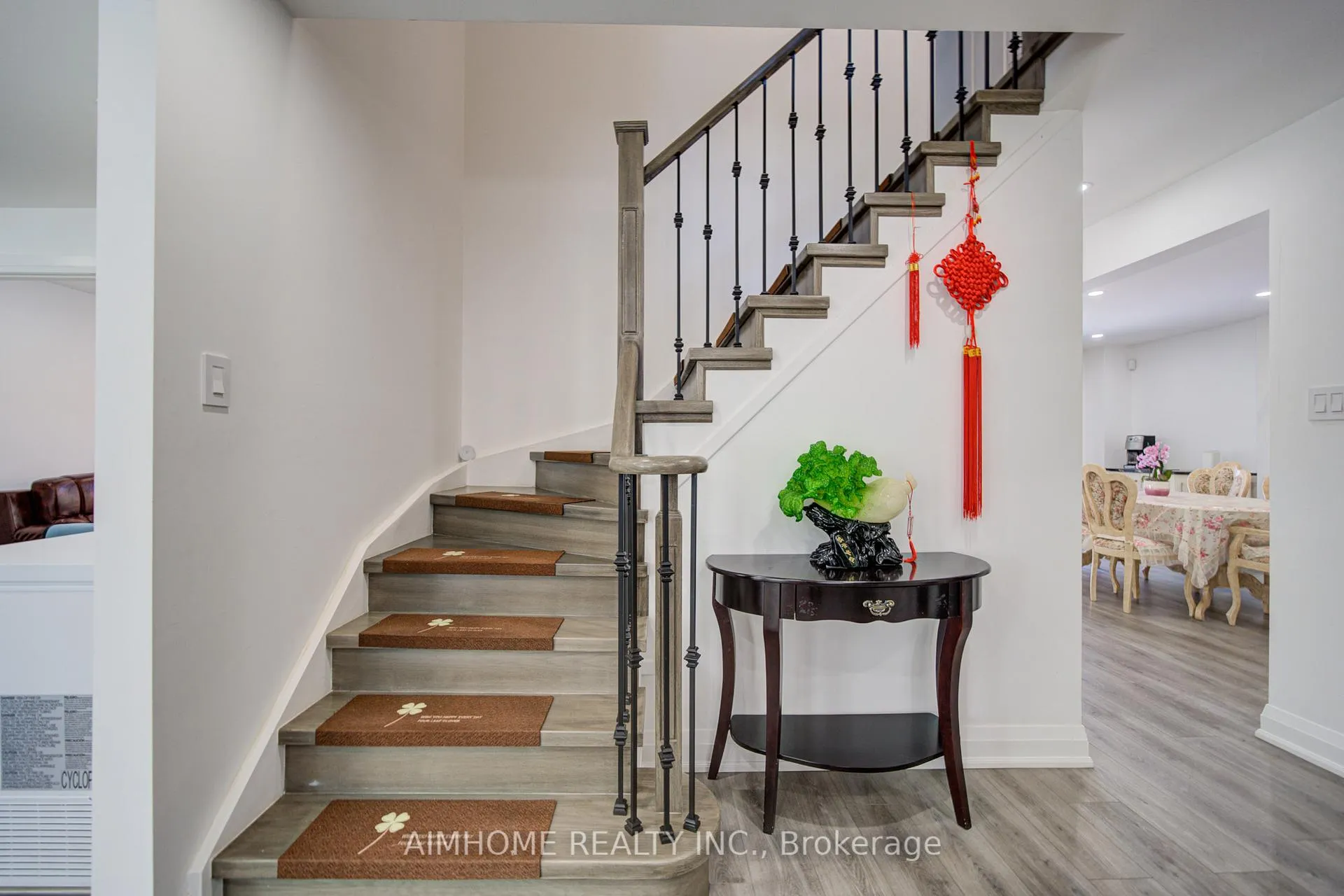 Photo 10 of 17 Garnish Green main, Markham, Markham Village — HOMEH