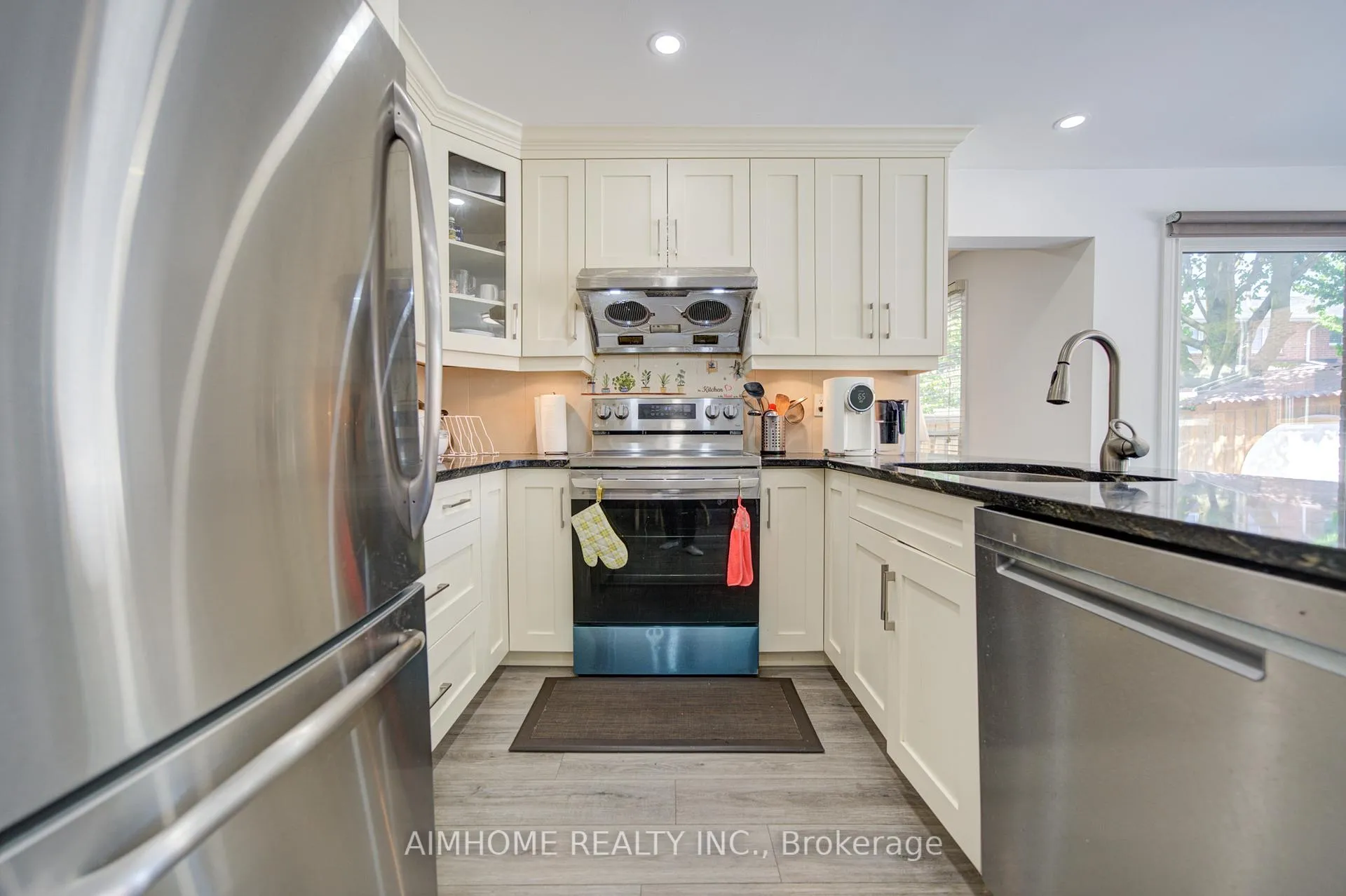 Photo 19 of 17 Garnish Green main, Markham, Markham Village — HOMEH