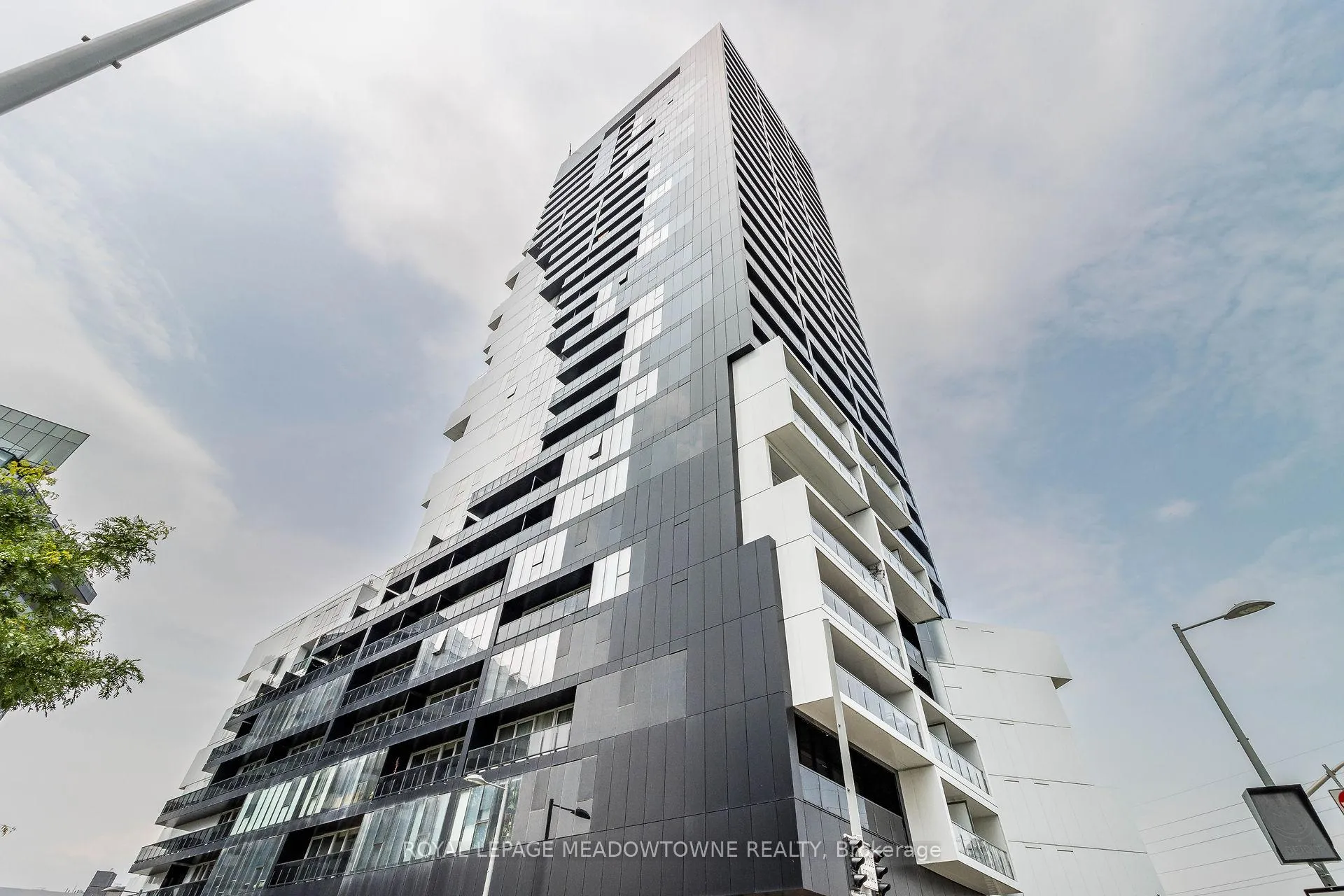 Photo 2 of Unit 1902, 170 Bayview Avenue, Toronto, Moss Park — HOMEH