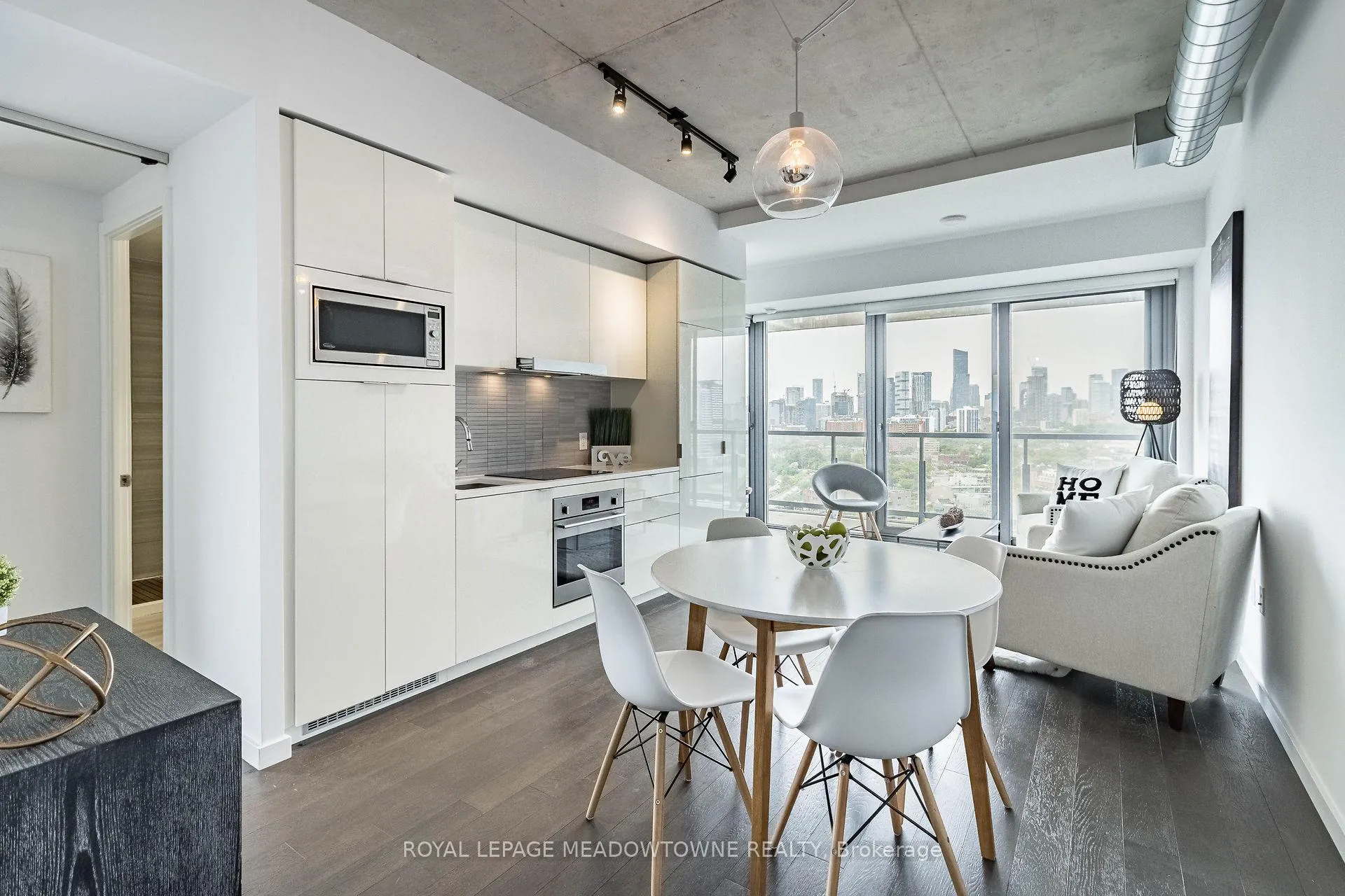 Photo 7 of Unit 1902, 170 Bayview Avenue, Toronto, Moss Park — HOMEH