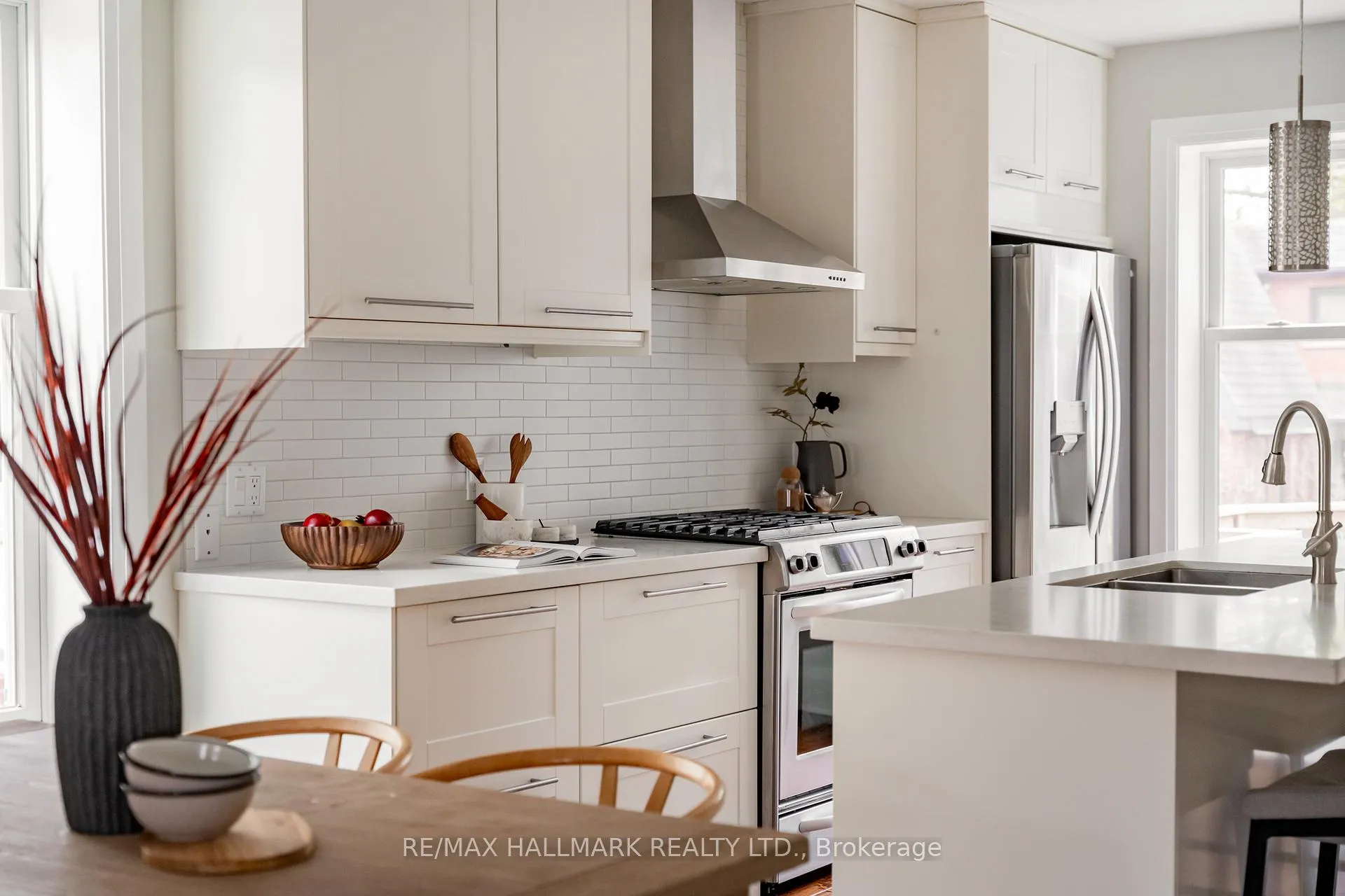 Photo 8 of 4 Wayland Avenue, Toronto, East End-Danforth — HOMEH