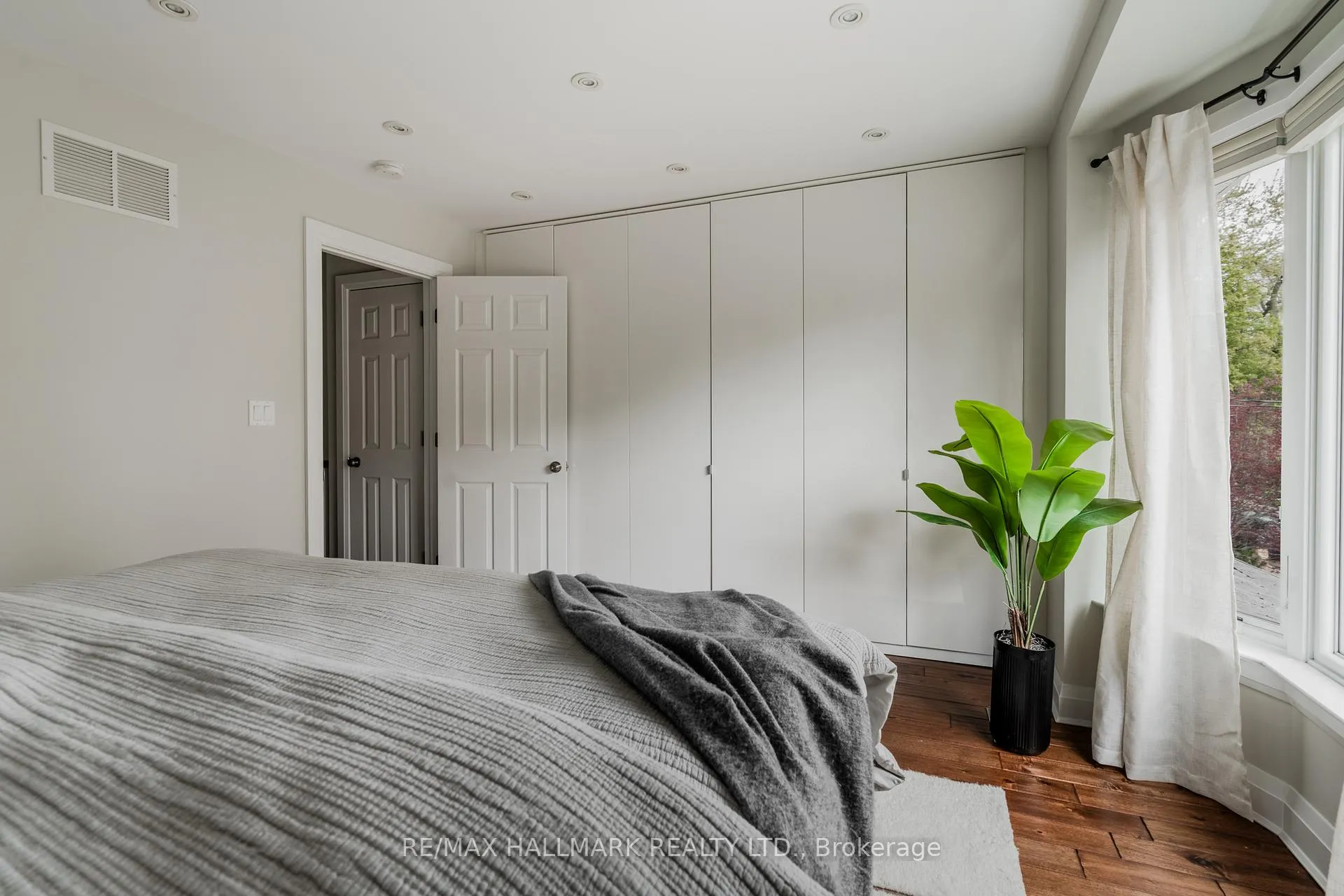 Photo 14 of 4 Wayland Avenue, Toronto, East End-Danforth — HOMEH