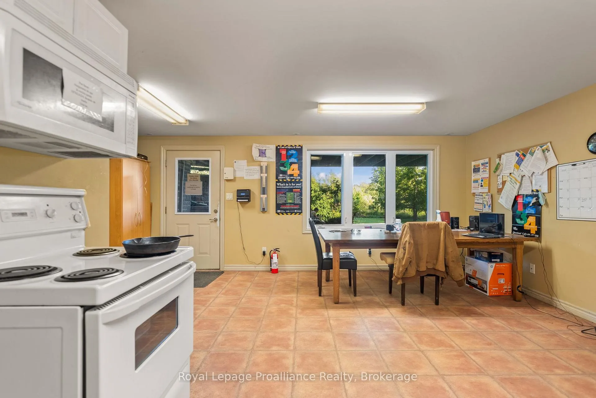Photo 23 of 46 Stapleton Road, Prince Edward County, Hillier Ward — HOMEH
