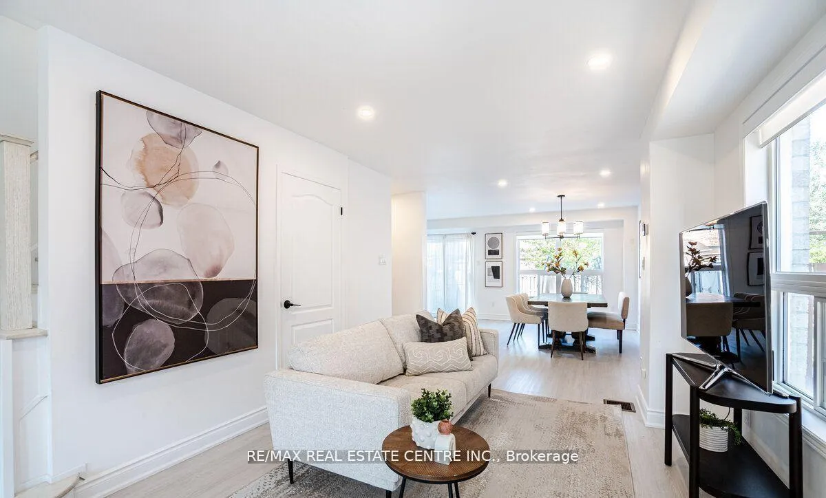 Photo 5 of Unit Upper, 83 Convoy Crescent, Vaughan, Maple — HOMEH