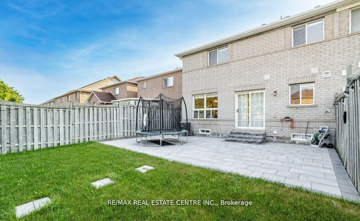 Photo 10 of Unit Upper, 83 Convoy Crescent, Vaughan, Maple — HOMEH