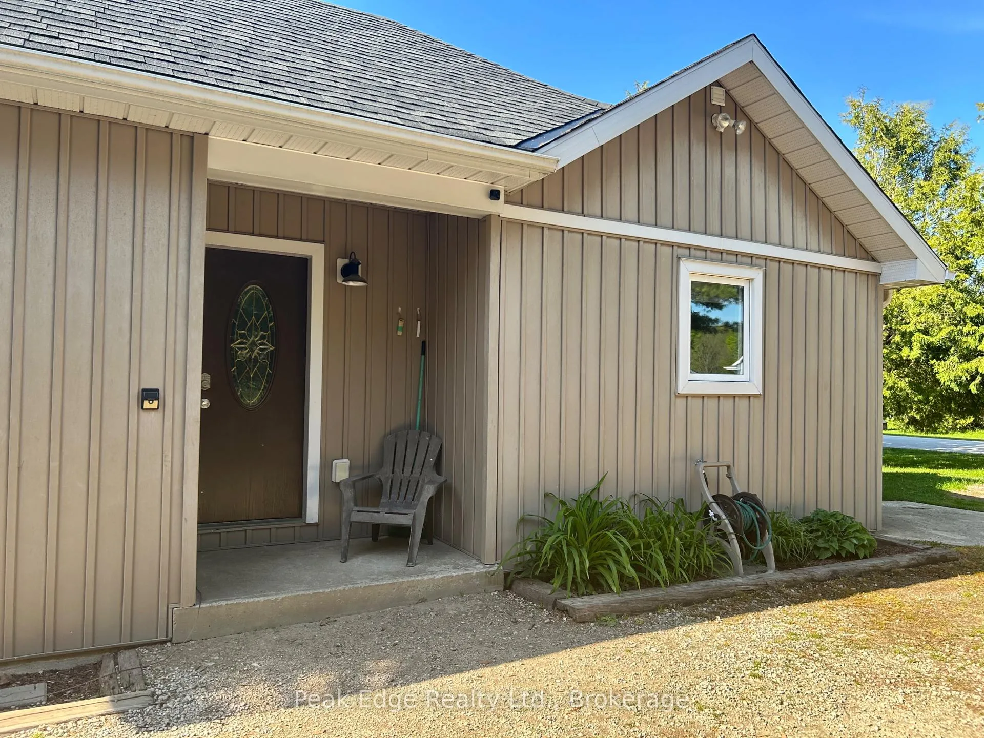 Photo 3 of 124 Douglas Street, Chatsworth — HOMEH