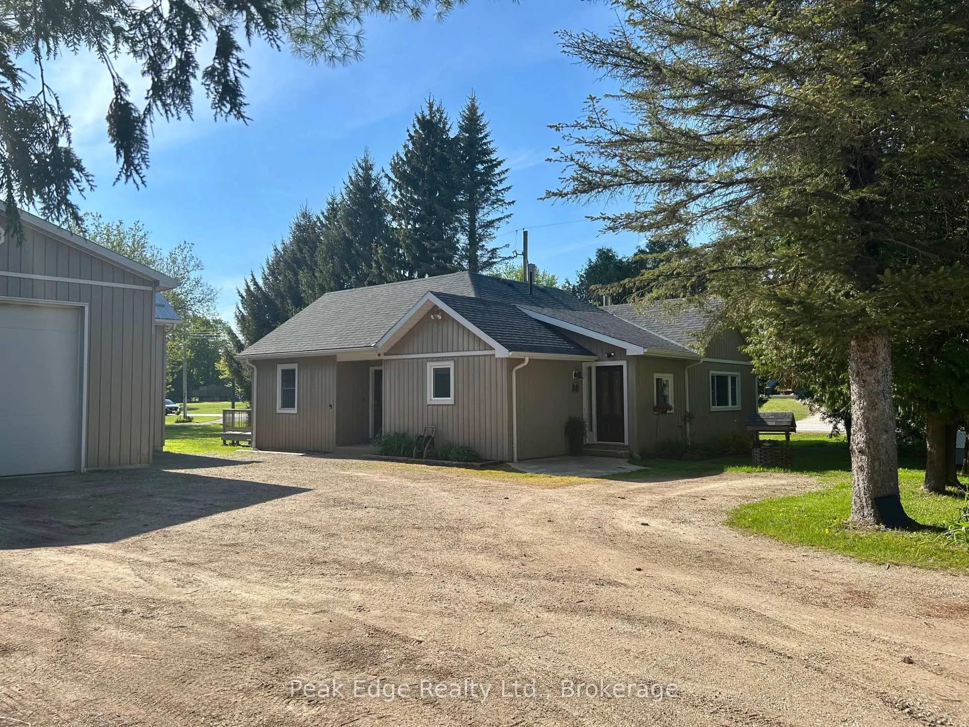 Photo 4 of 124 Douglas Street, Chatsworth — HOMEH