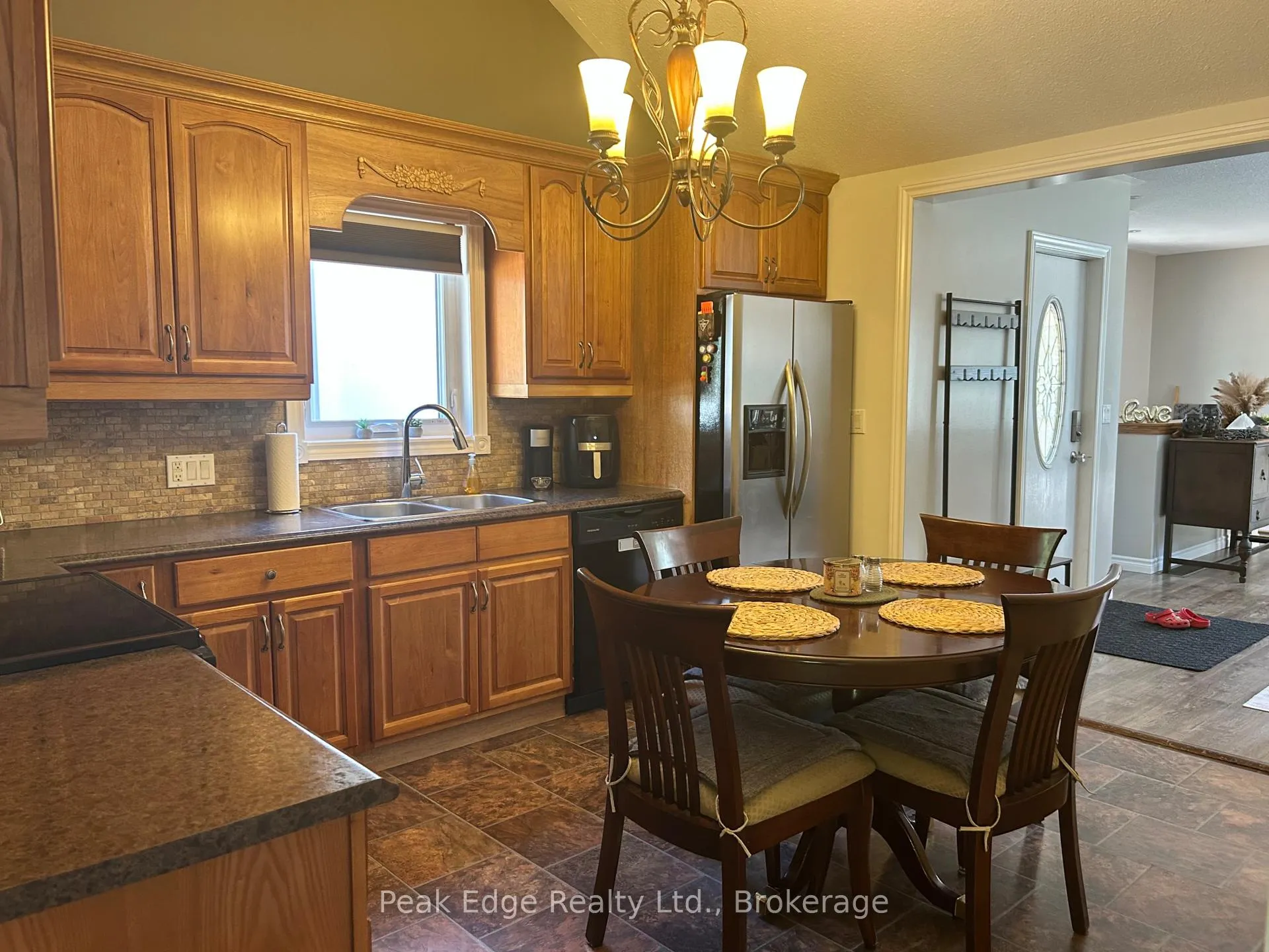 Photo 11 of 124 Douglas Street, Chatsworth — HOMEH