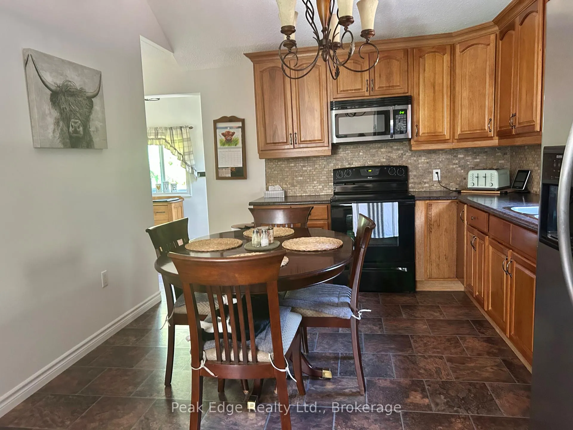 Photo 13 of 124 Douglas Street, Chatsworth — HOMEH
