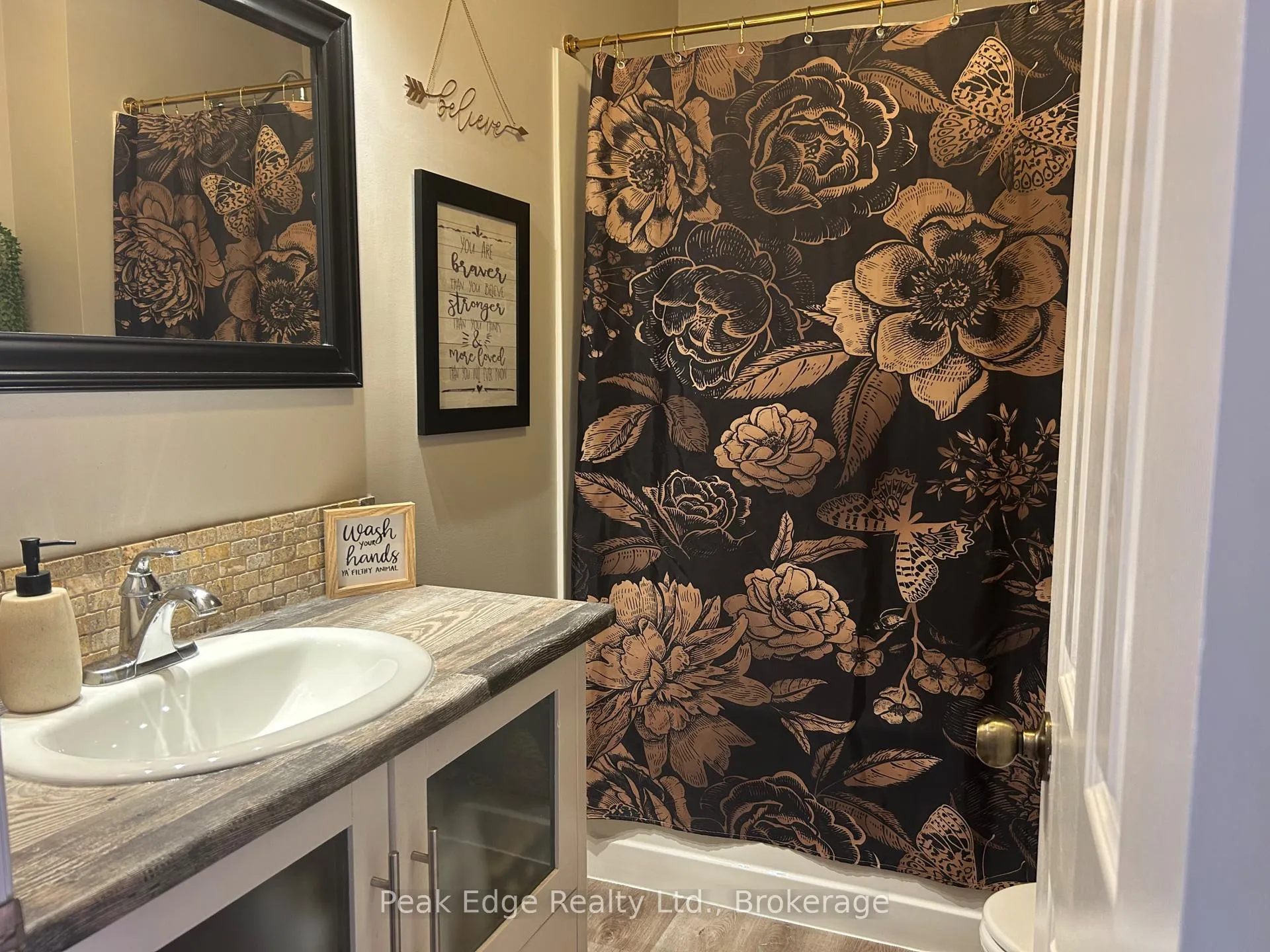 Photo 14 of 124 Douglas Street, Chatsworth — HOMEH