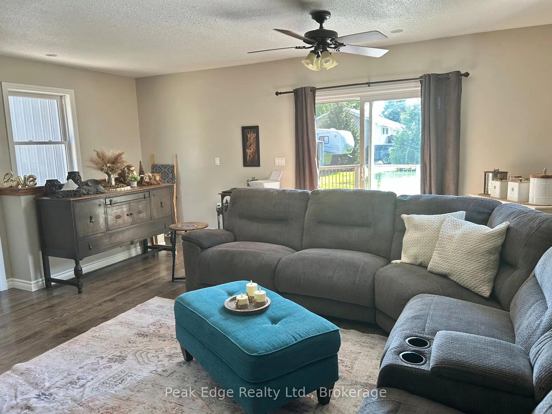 Photo 16 of 124 Douglas Street, Chatsworth — HOMEH