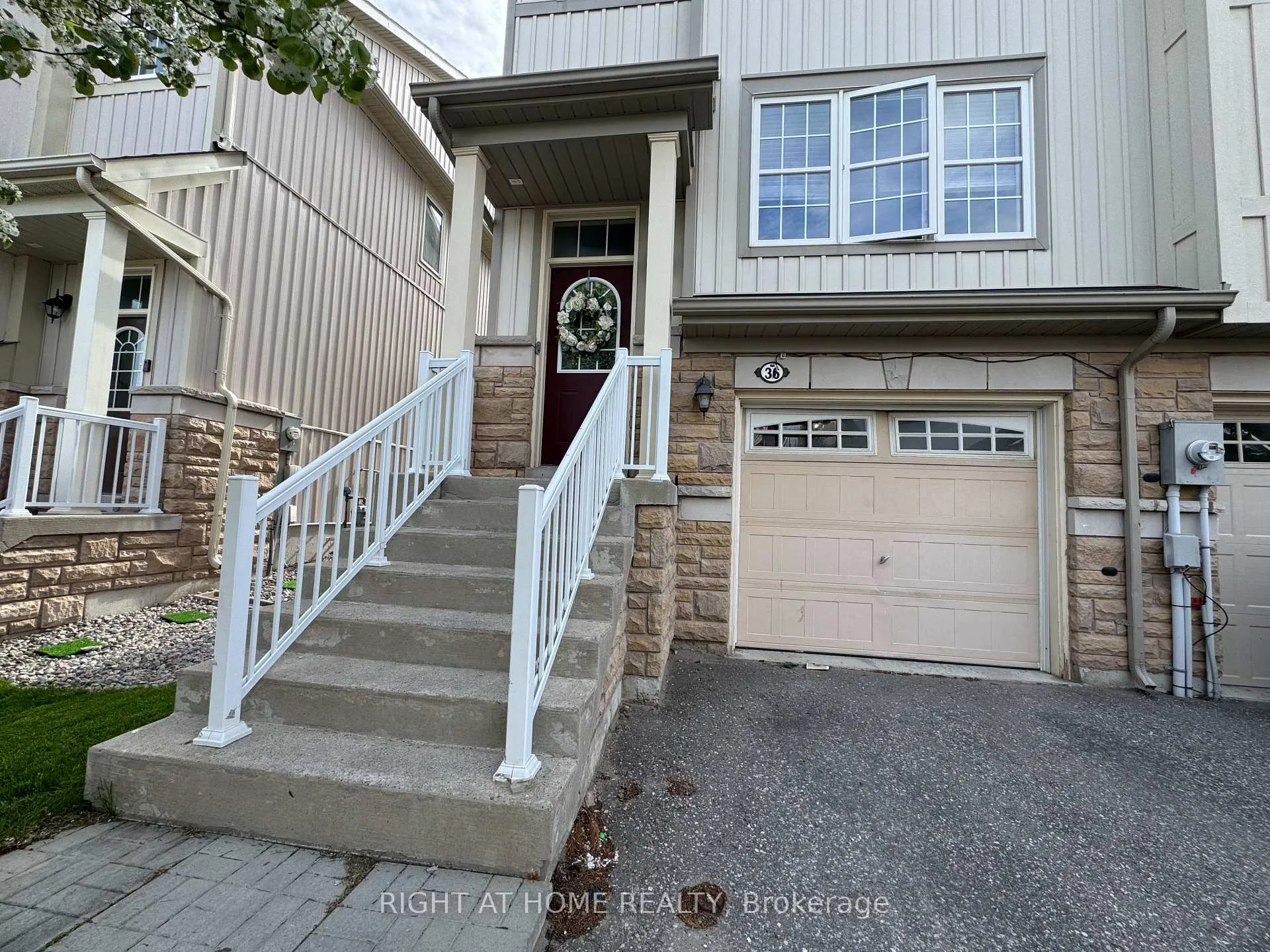Photo 1 of 36 Farmstead Dr, Clarington, Bowmanville — HOMEH