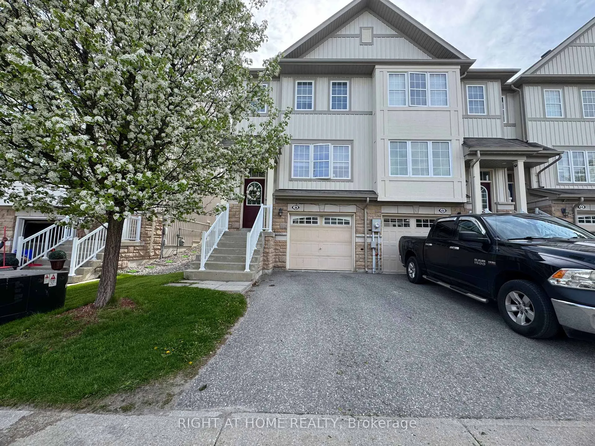 Photo 3 of 36 Farmstead Dr, Clarington, Bowmanville — HOMEH