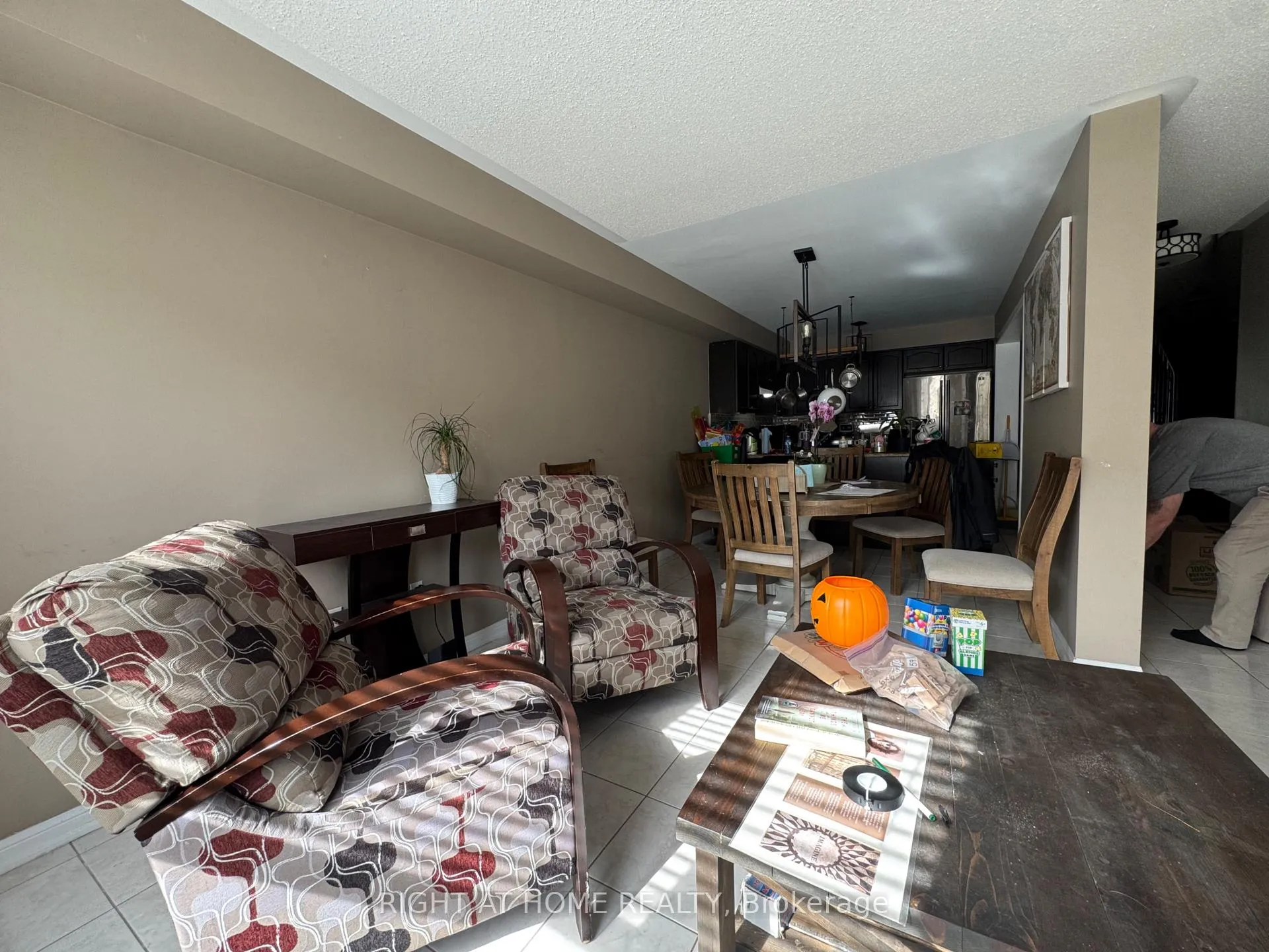 Photo 12 of 36 Farmstead Dr, Clarington, Bowmanville — HOMEH