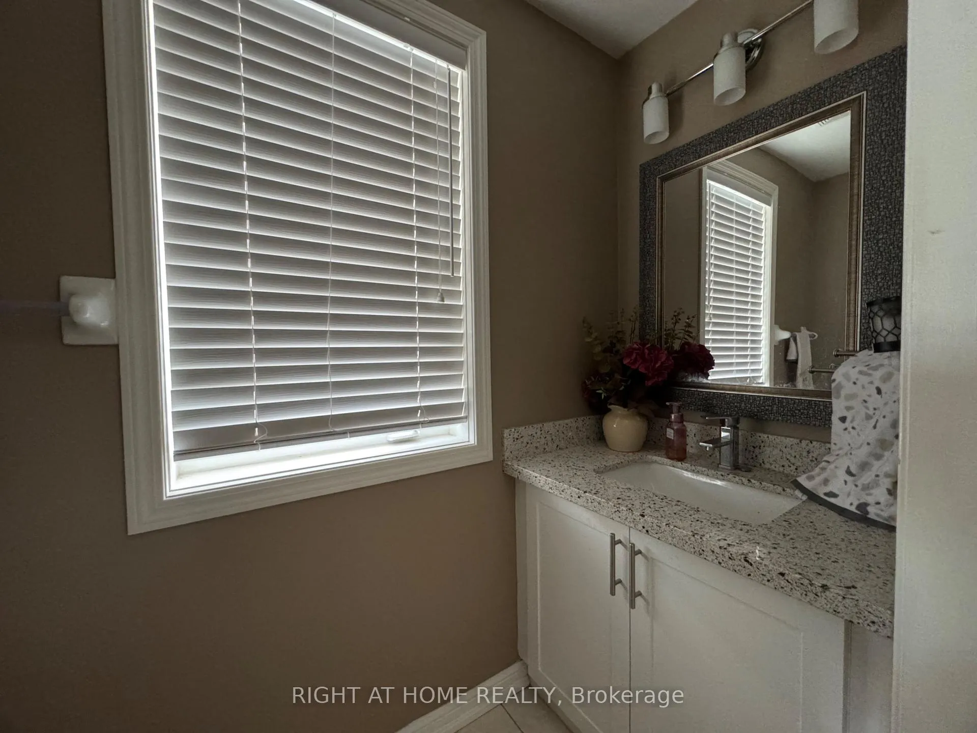 Photo 14 of 36 Farmstead Dr, Clarington, Bowmanville — HOMEH