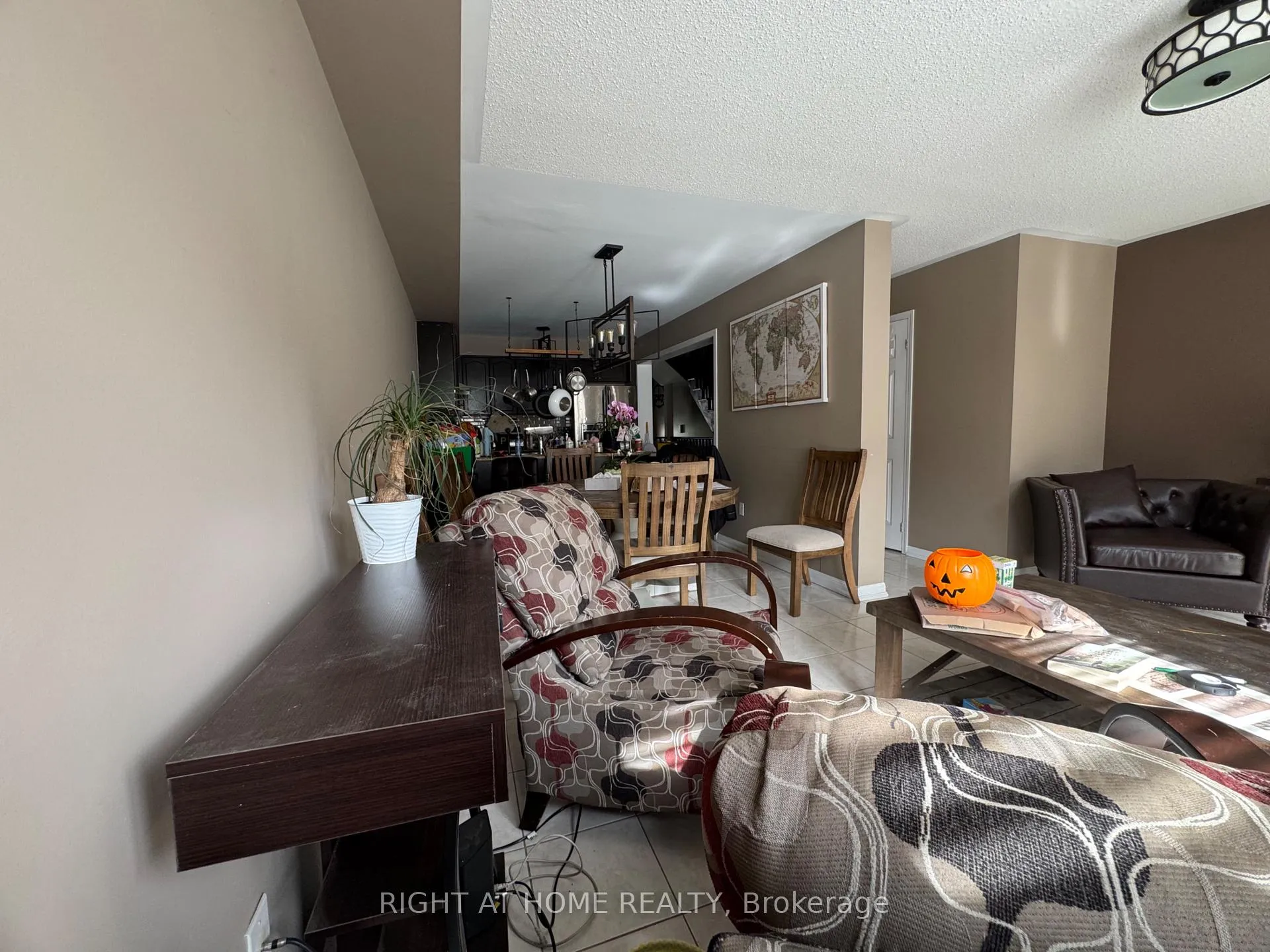 Photo 15 of 36 Farmstead Dr, Clarington, Bowmanville — HOMEH