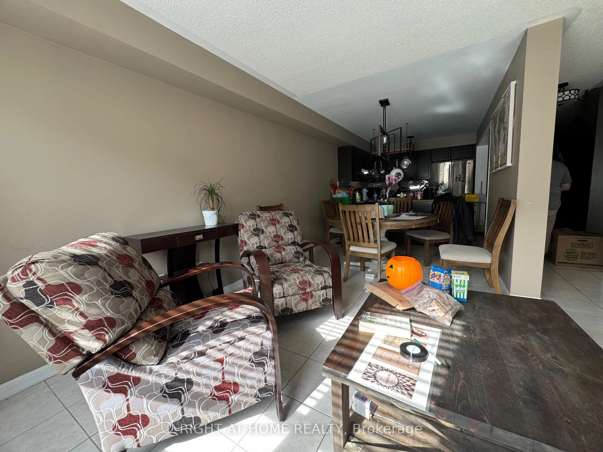 Photo 16 of 36 Farmstead Dr, Clarington, Bowmanville — HOMEH