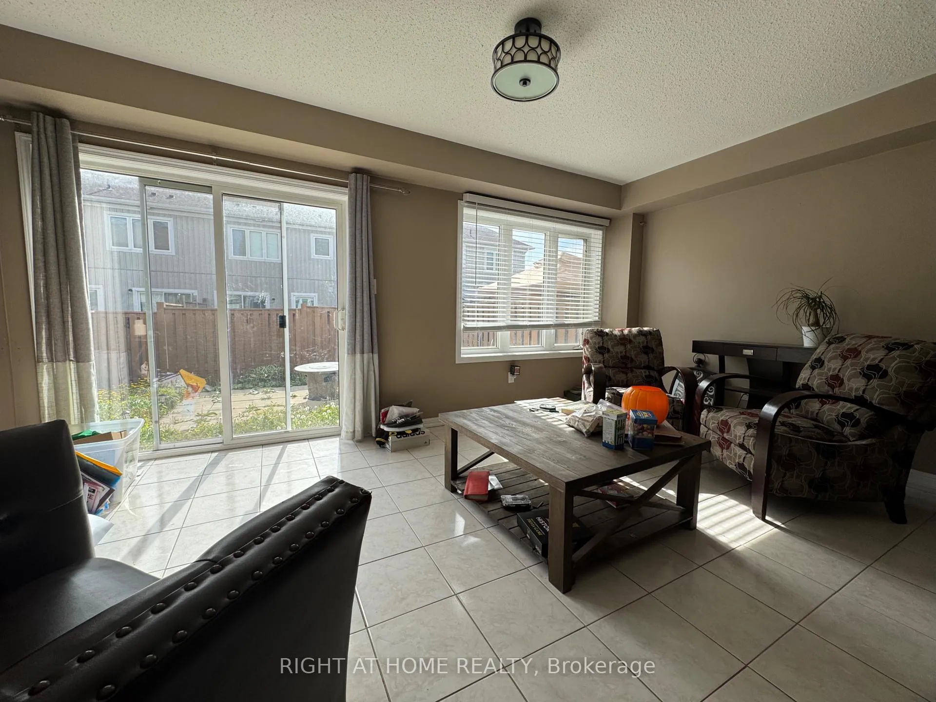 Photo 20 of 36 Farmstead Dr, Clarington, Bowmanville — HOMEH