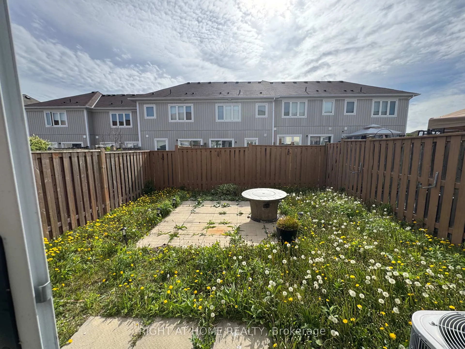 Photo 22 of 36 Farmstead Dr, Clarington, Bowmanville — HOMEH