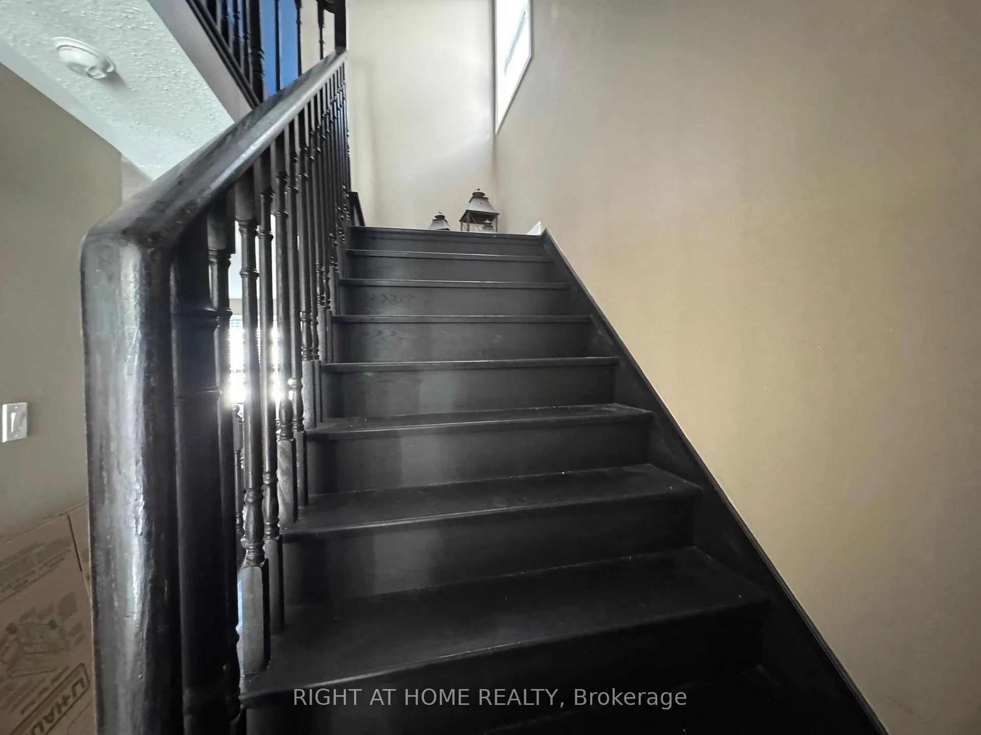 Photo 23 of 36 Farmstead Dr, Clarington, Bowmanville — HOMEH