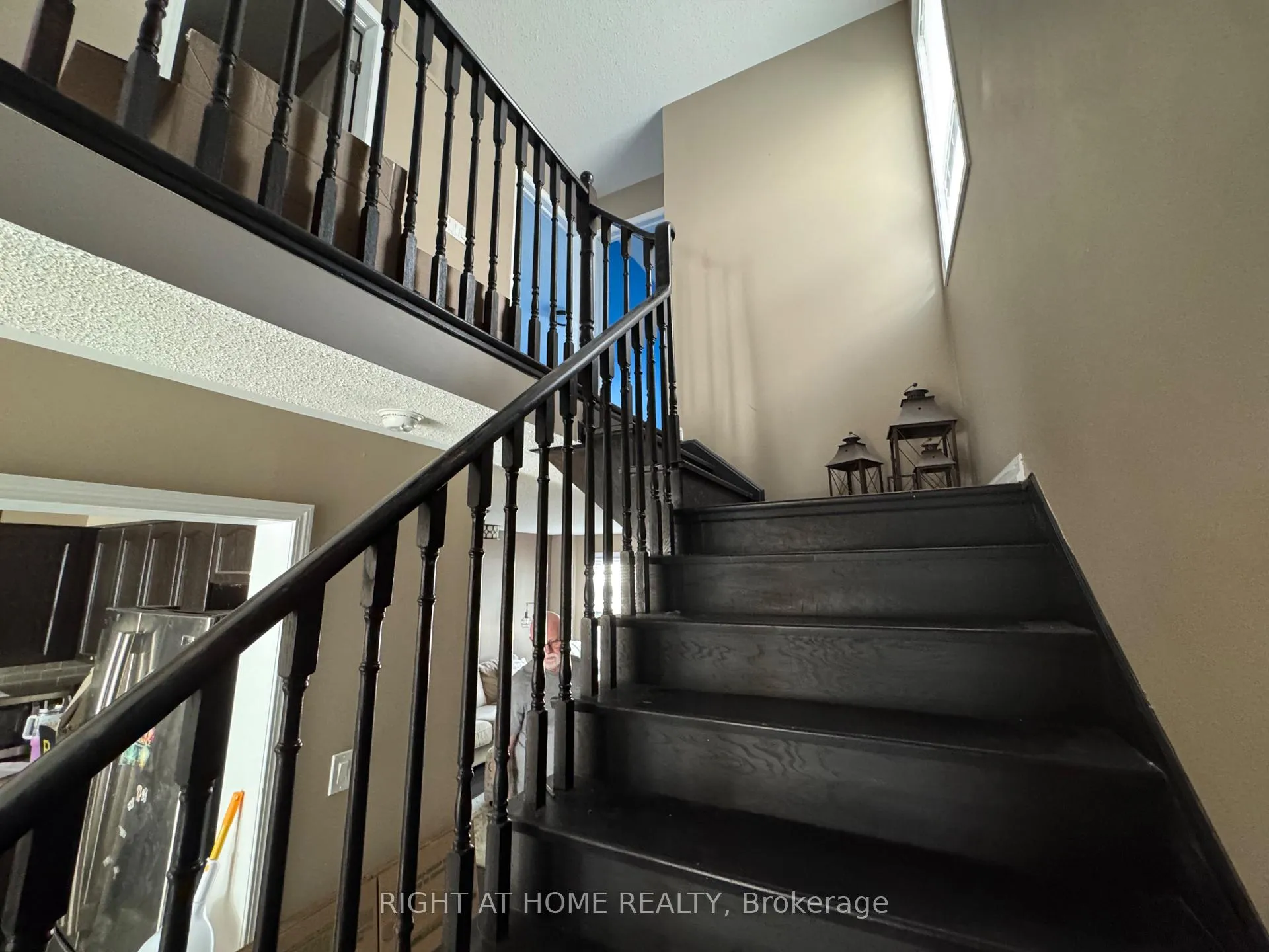 Photo 24 of 36 Farmstead Dr, Clarington, Bowmanville — HOMEH