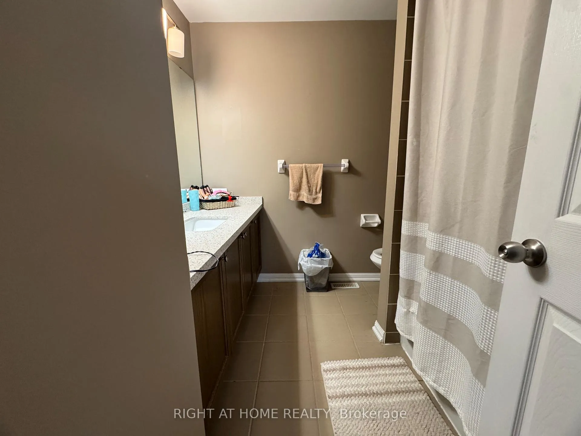 Photo 33 of 36 Farmstead Dr, Clarington, Bowmanville — HOMEH