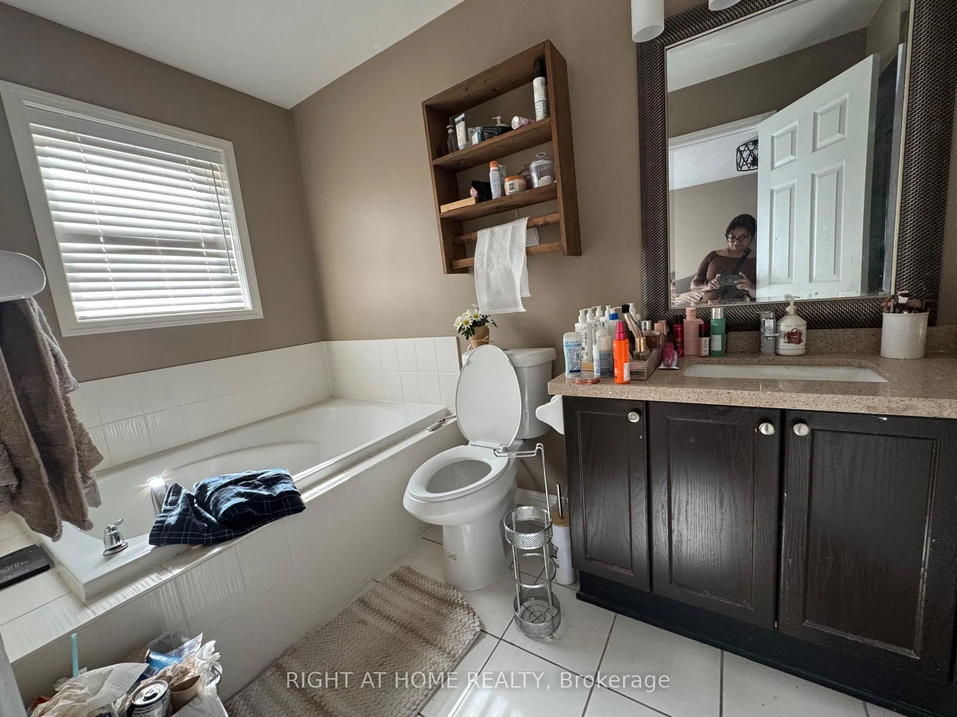Photo 38 of 36 Farmstead Dr, Clarington, Bowmanville — HOMEH