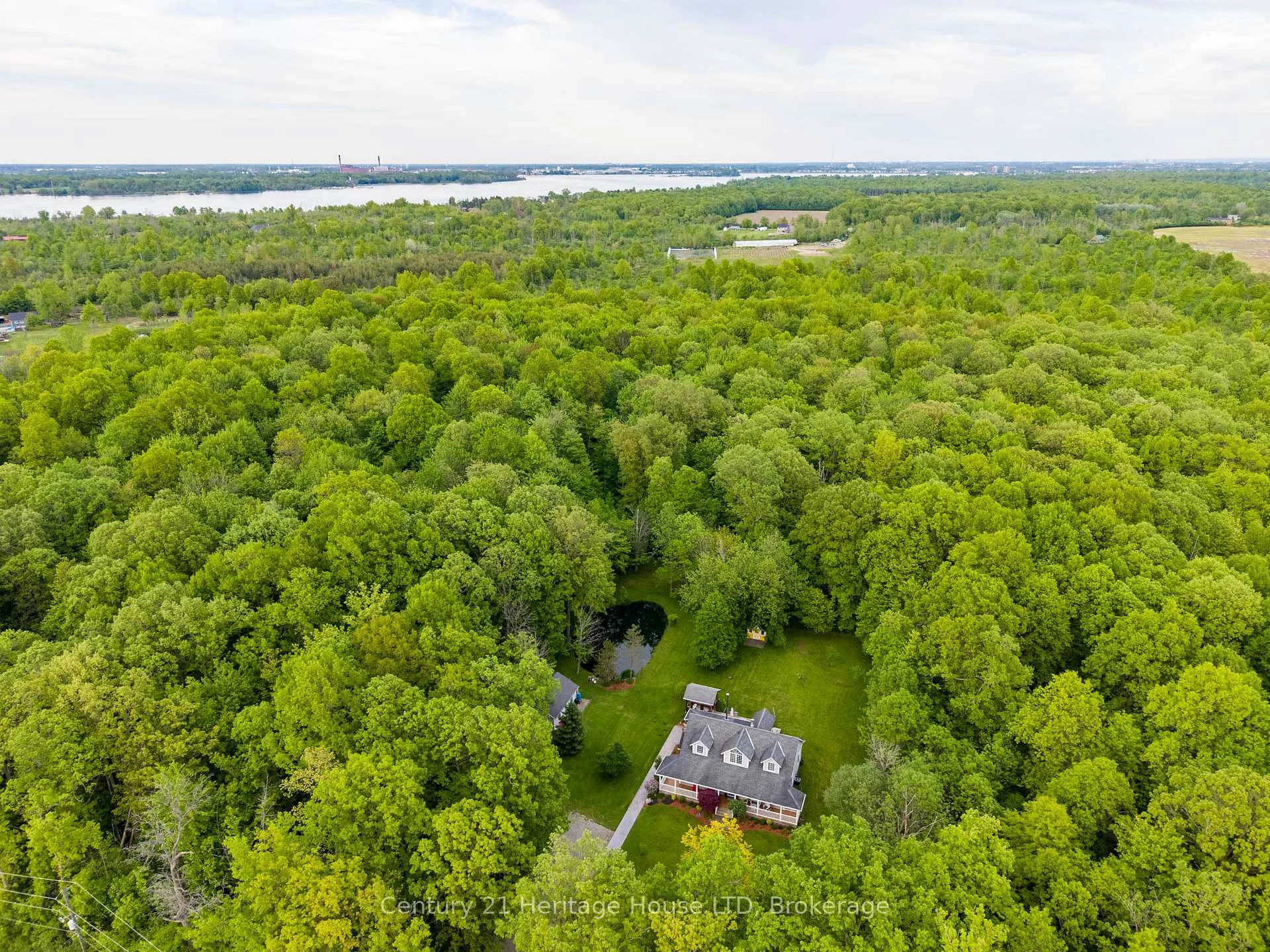 Photo 3 of 2468 Sunset Drive, Fort Erie, Bowen — HOMEH