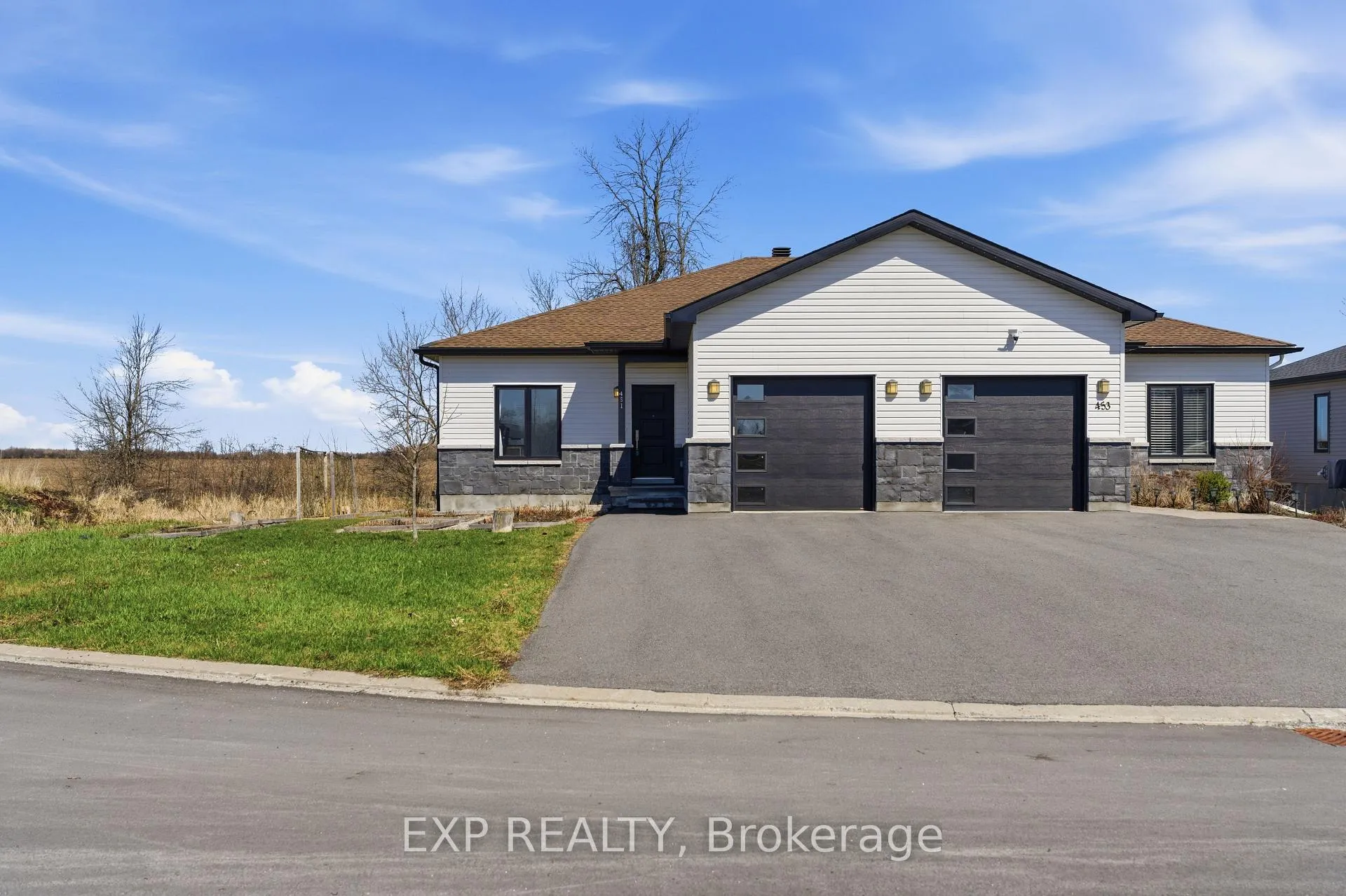 Photo 2 of 451 Lancaster Lane, North Dundas, Winchester — HOMEH