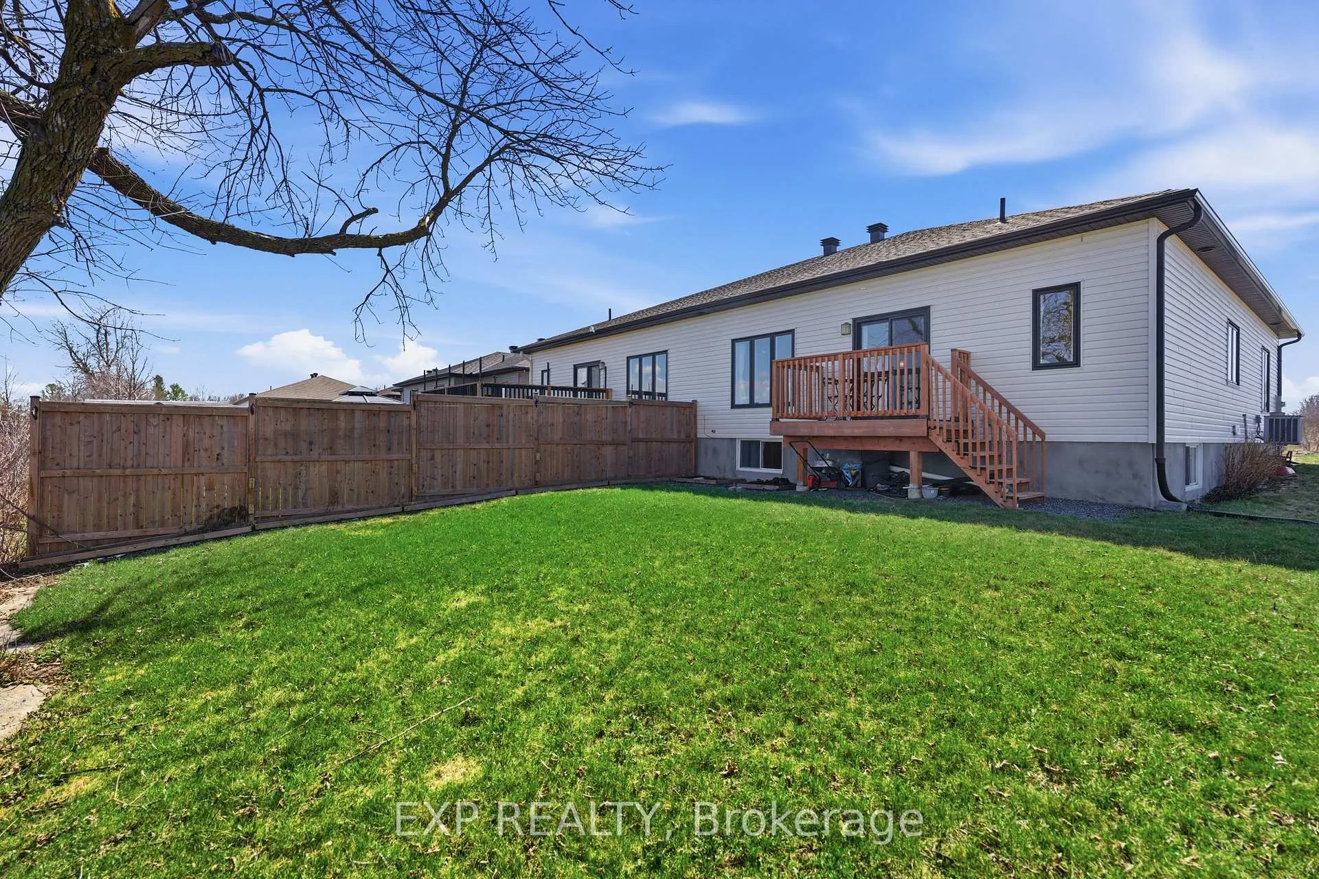 Photo 35 of 451 Lancaster Lane, North Dundas, Winchester — HOMEH
