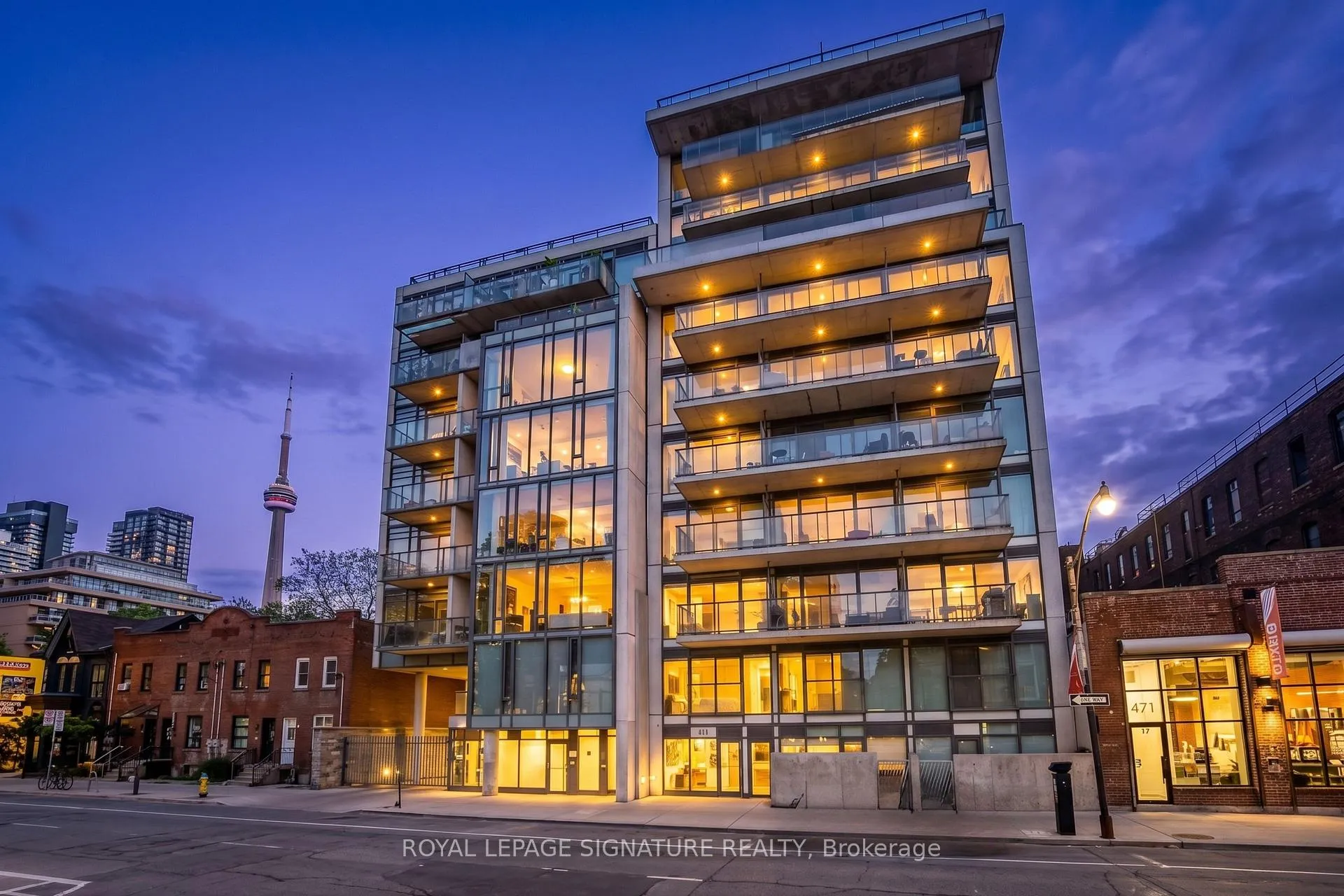 Front of Unit 1022, 461 Adelaide Street W
