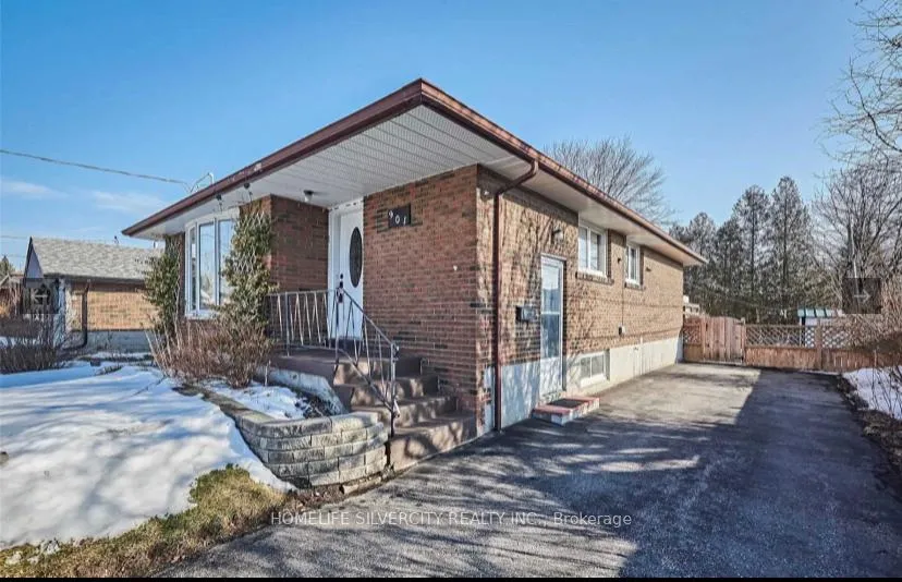 Photo 2 of 901 Crocus Crescent, Whitby, Downtown Whitby — HOMEH