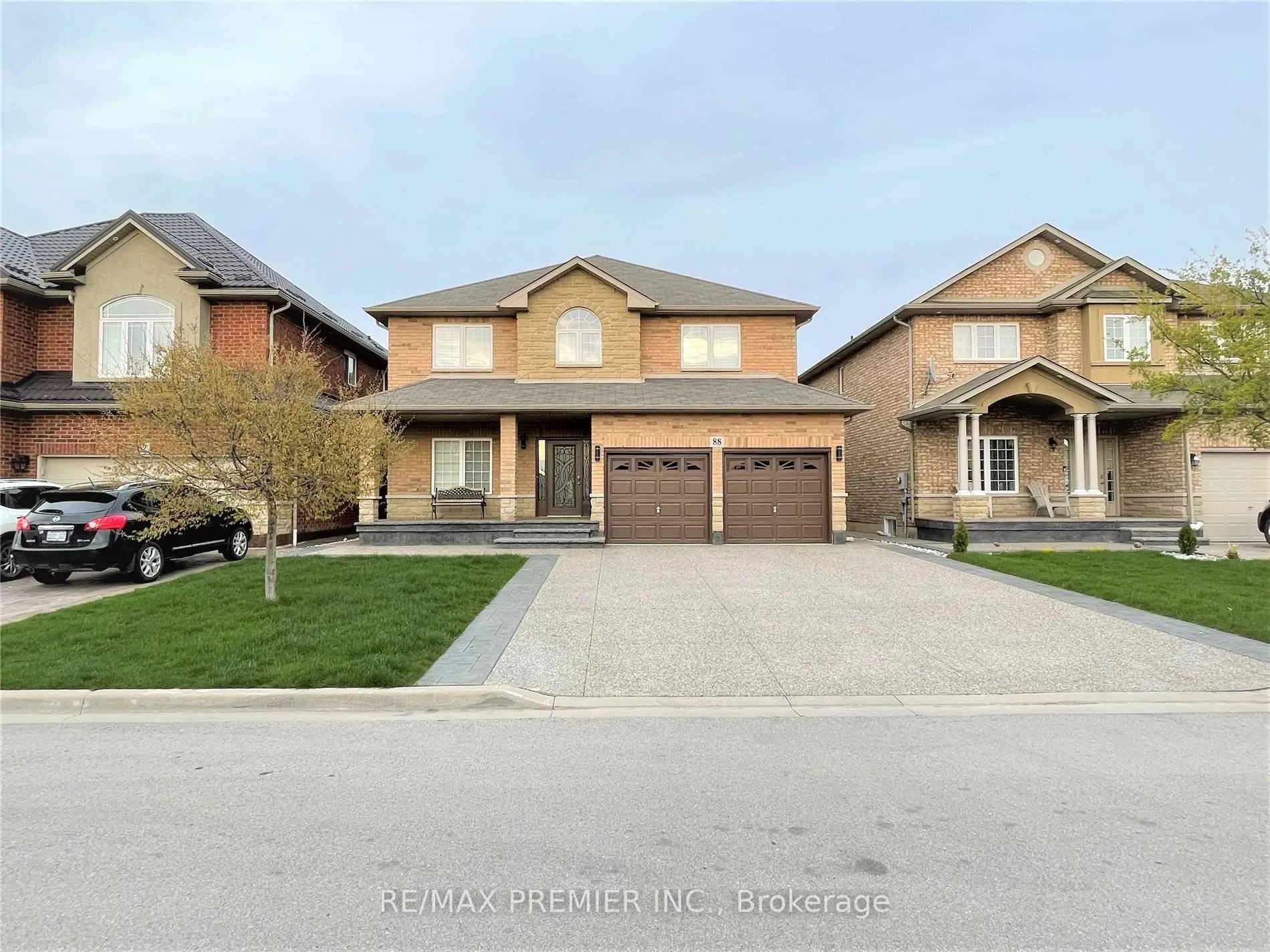 Photo 2 of 88 Sundance Crescent, Hamilton, Stoney Creek — HOMEH