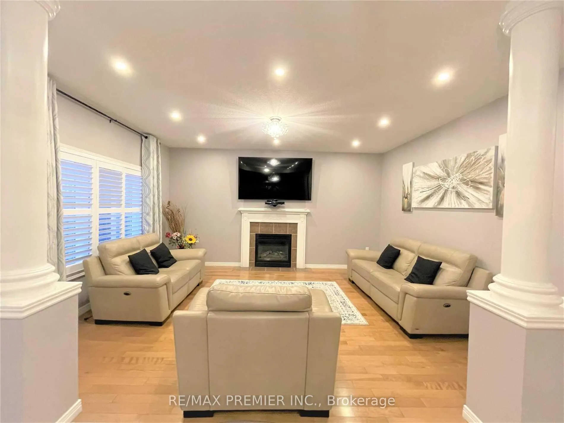 Photo 3 of 88 Sundance Crescent, Hamilton, Stoney Creek — HOMEH