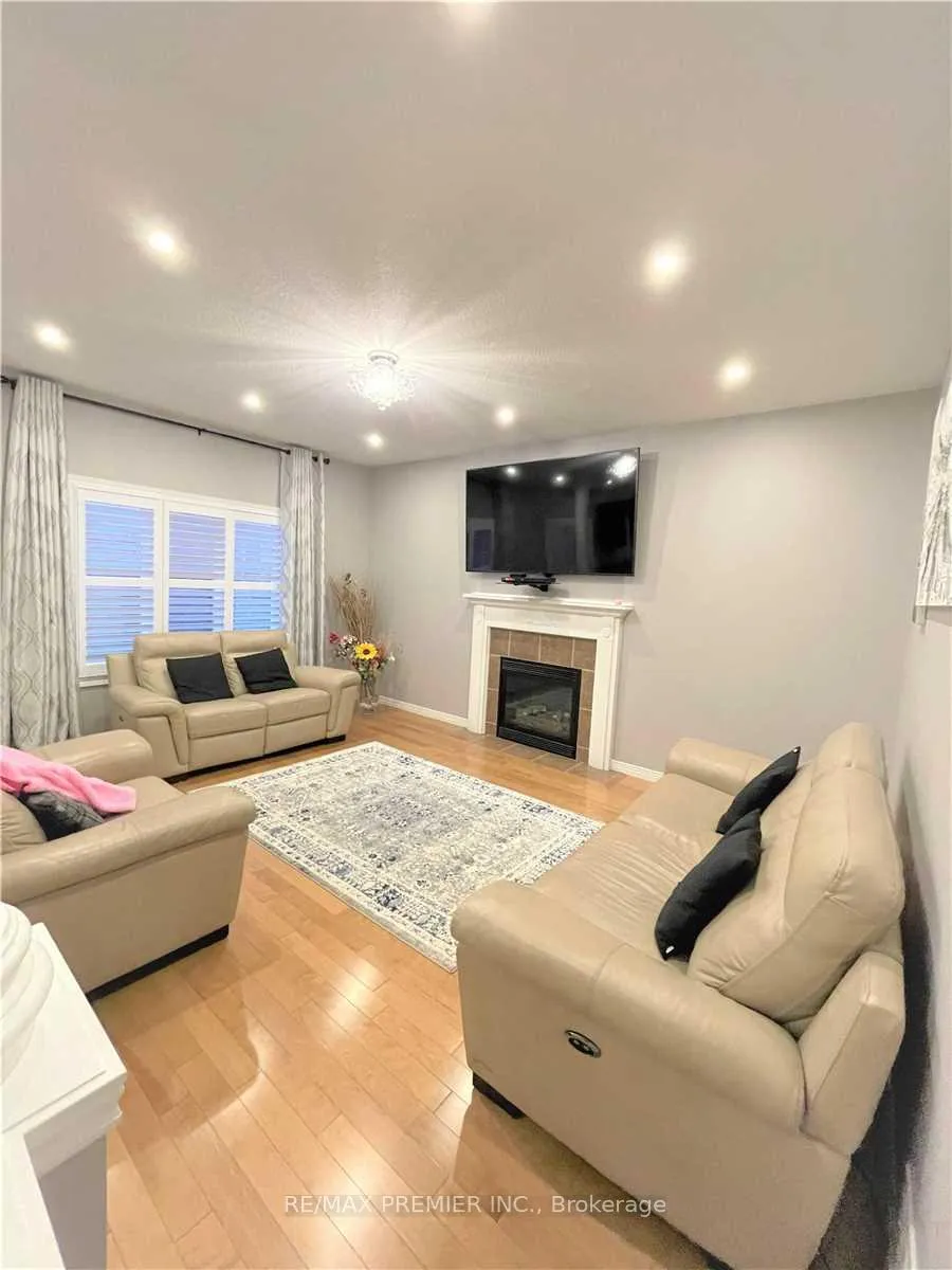 Photo 4 of 88 Sundance Crescent, Hamilton, Stoney Creek — HOMEH