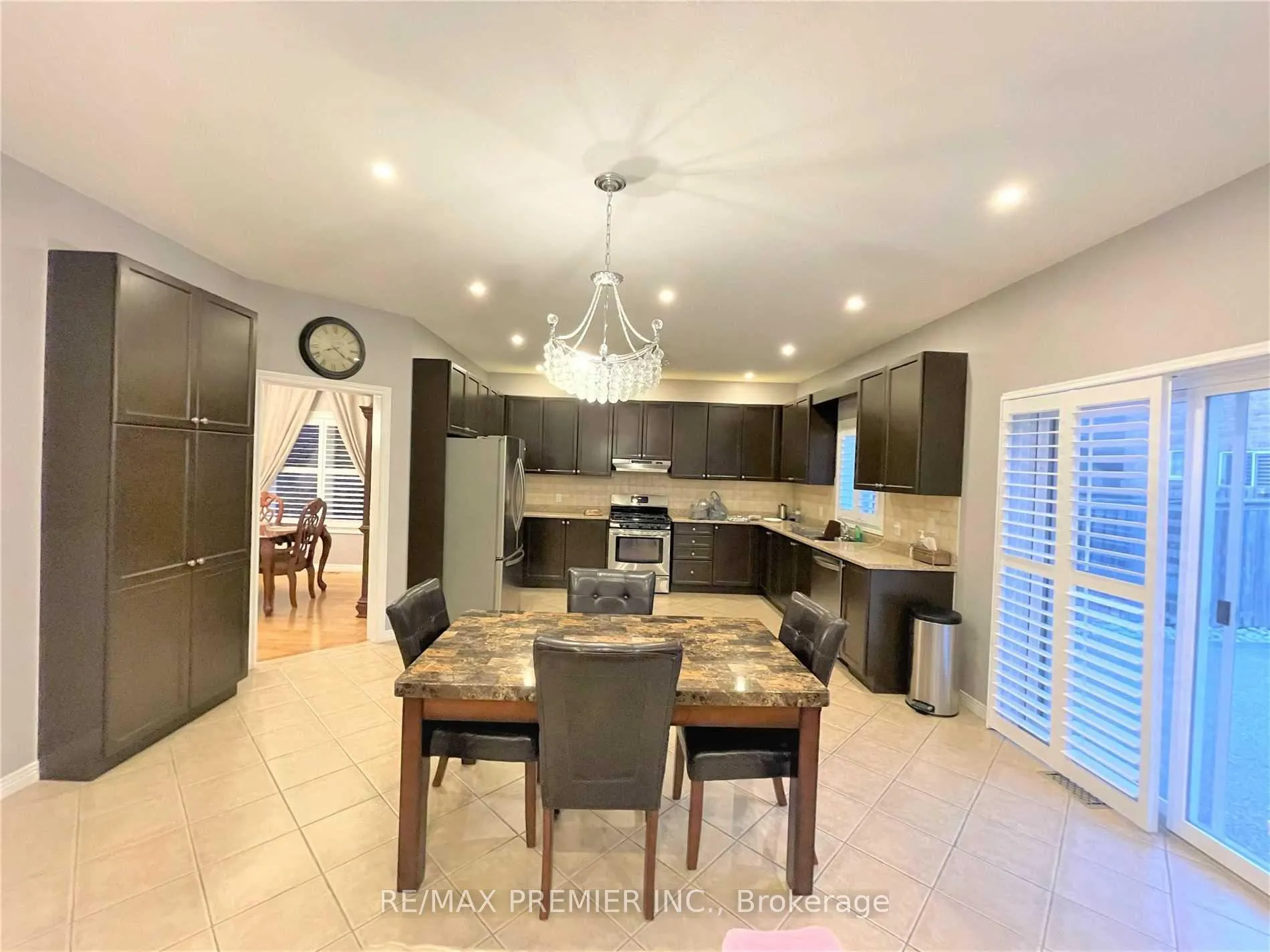 Photo 5 of 88 Sundance Crescent, Hamilton, Stoney Creek — HOMEH