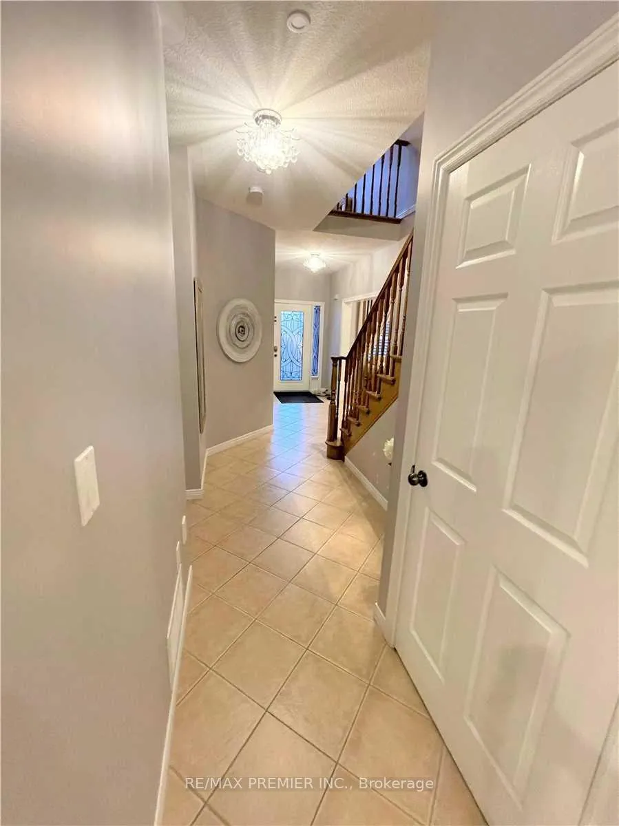 Photo 10 of 88 Sundance Crescent, Hamilton, Stoney Creek — HOMEH
