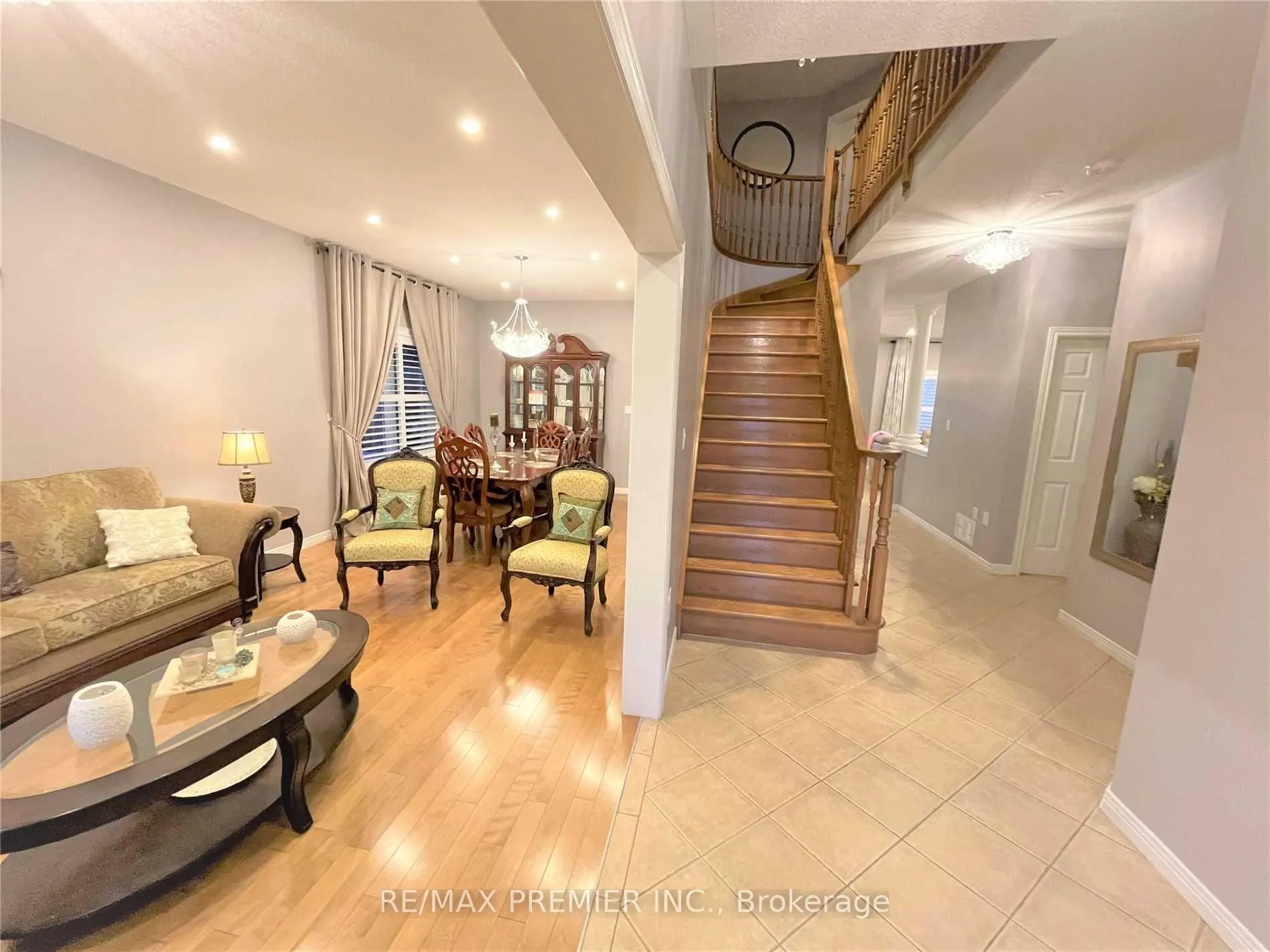 Photo 11 of 88 Sundance Crescent, Hamilton, Stoney Creek — HOMEH
