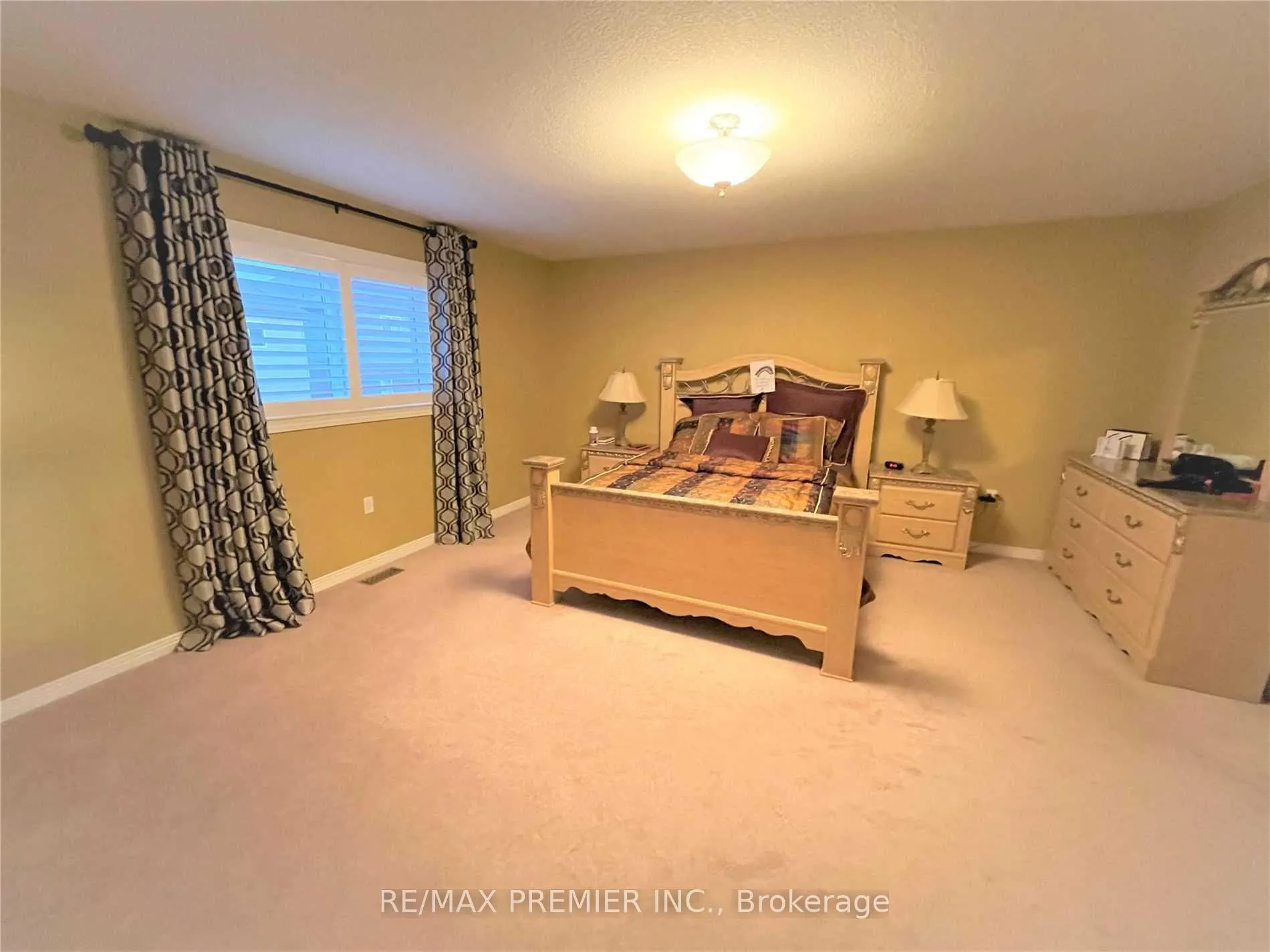 Photo 13 of 88 Sundance Crescent, Hamilton, Stoney Creek — HOMEH